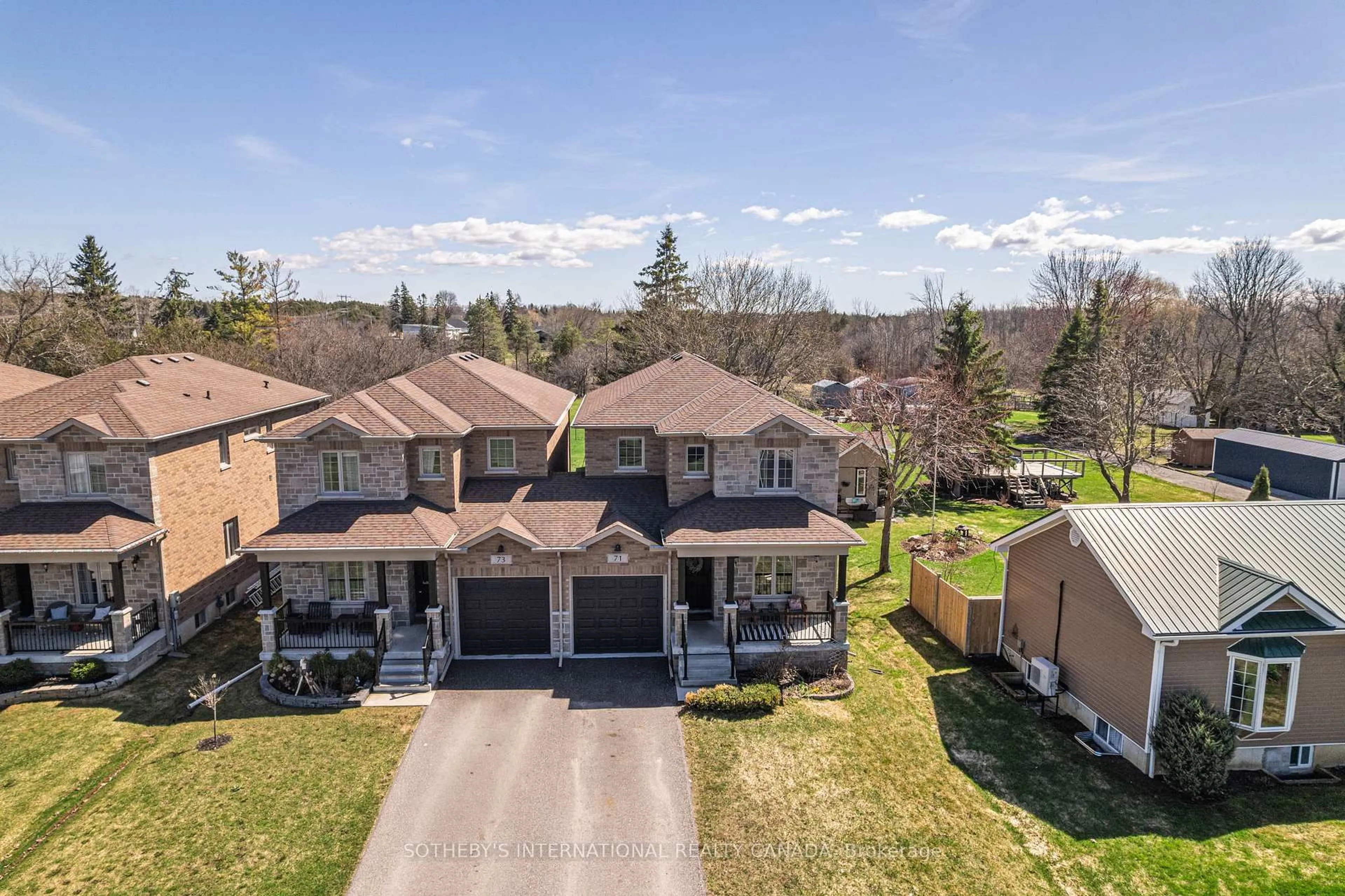 A pic from outside/outdoor area/front of a property/back of a property/a pic from drone, street for 71 Burke St, Georgina Ontario L0E 1R0