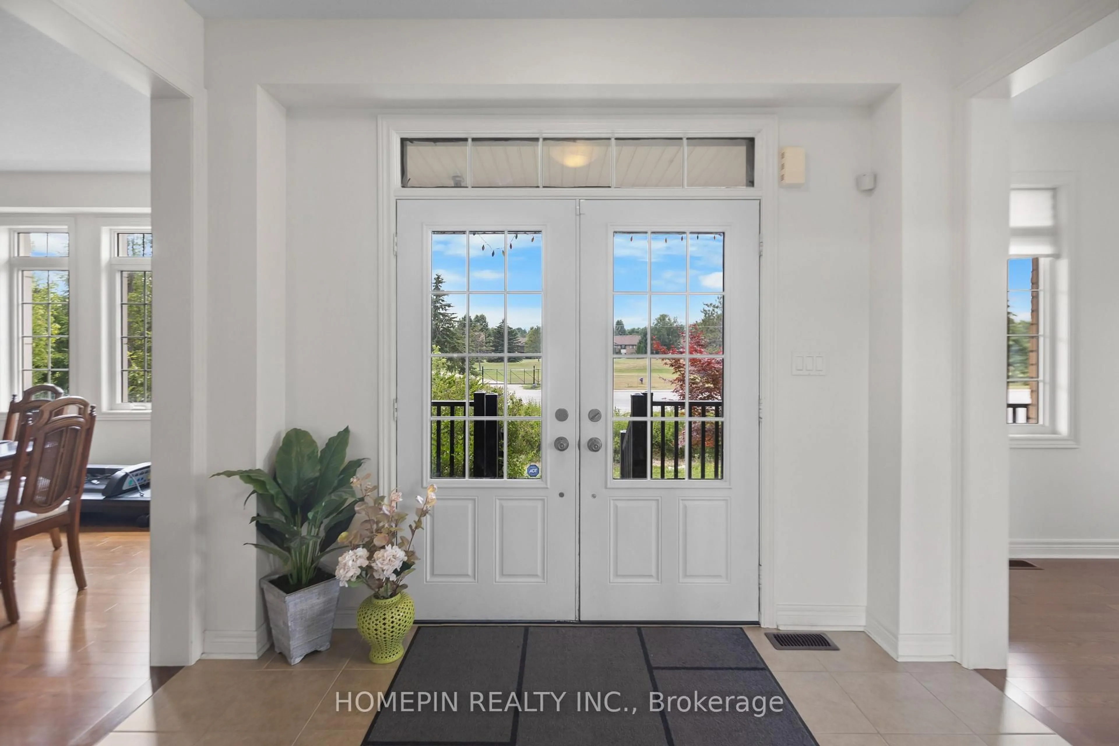 Indoor entryway for 1 Treetops Blvd, New Tecumseth Ontario L9R 0M4