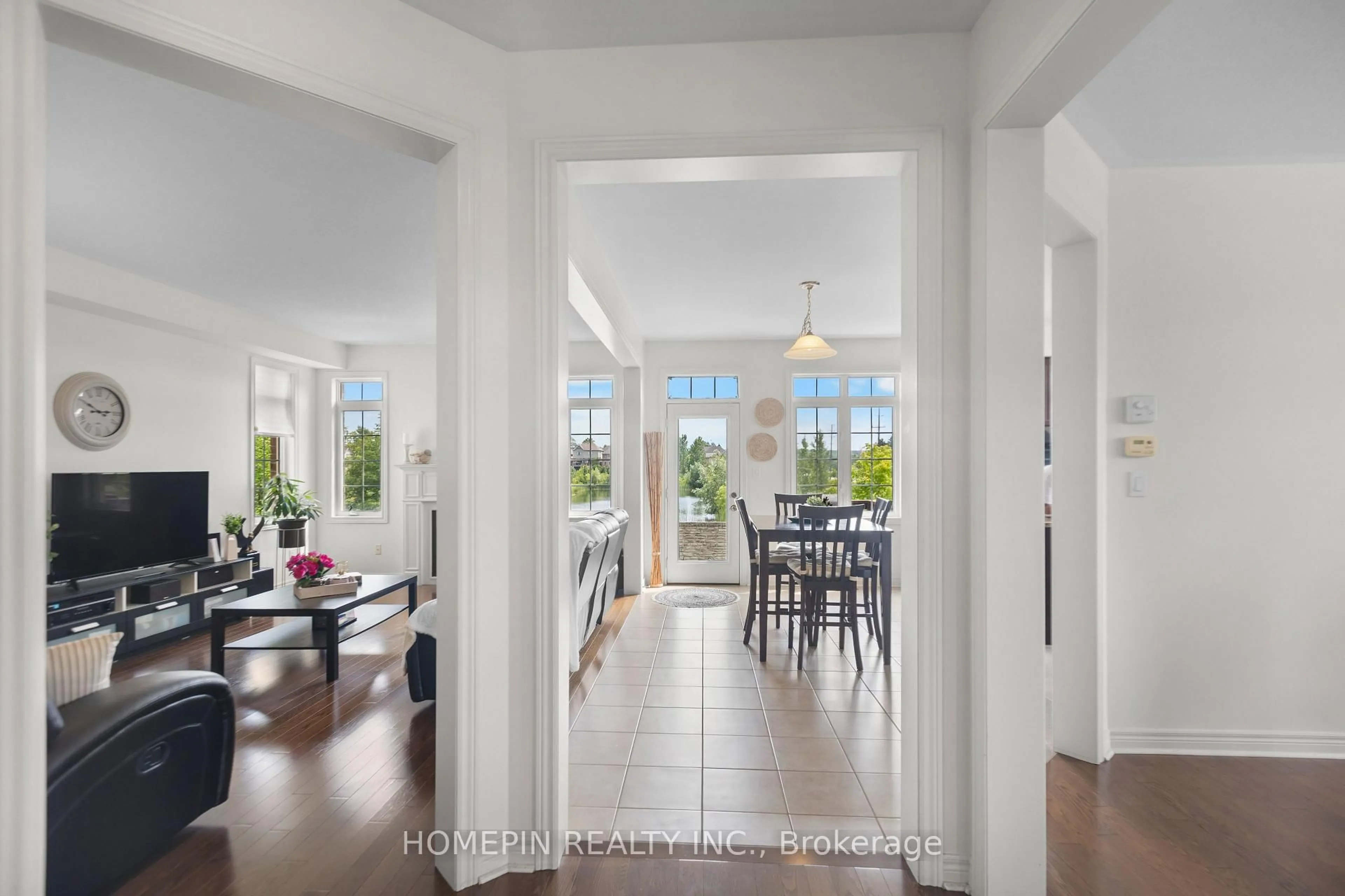 Indoor entryway for 1 Treetops Blvd, New Tecumseth Ontario L9R 0M4