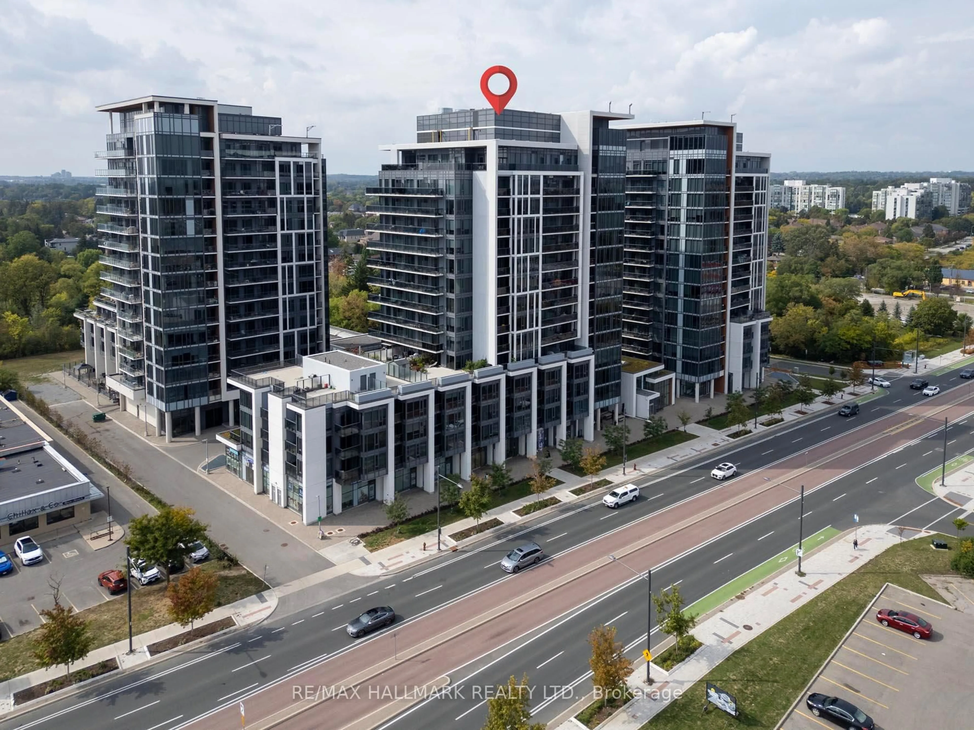 A pic from outside/outdoor area/front of a property/back of a property/a pic from drone, city buildings view from balcony for 9600 Yonge St #PH6, Richmond Hill Ontario L4C 0X3