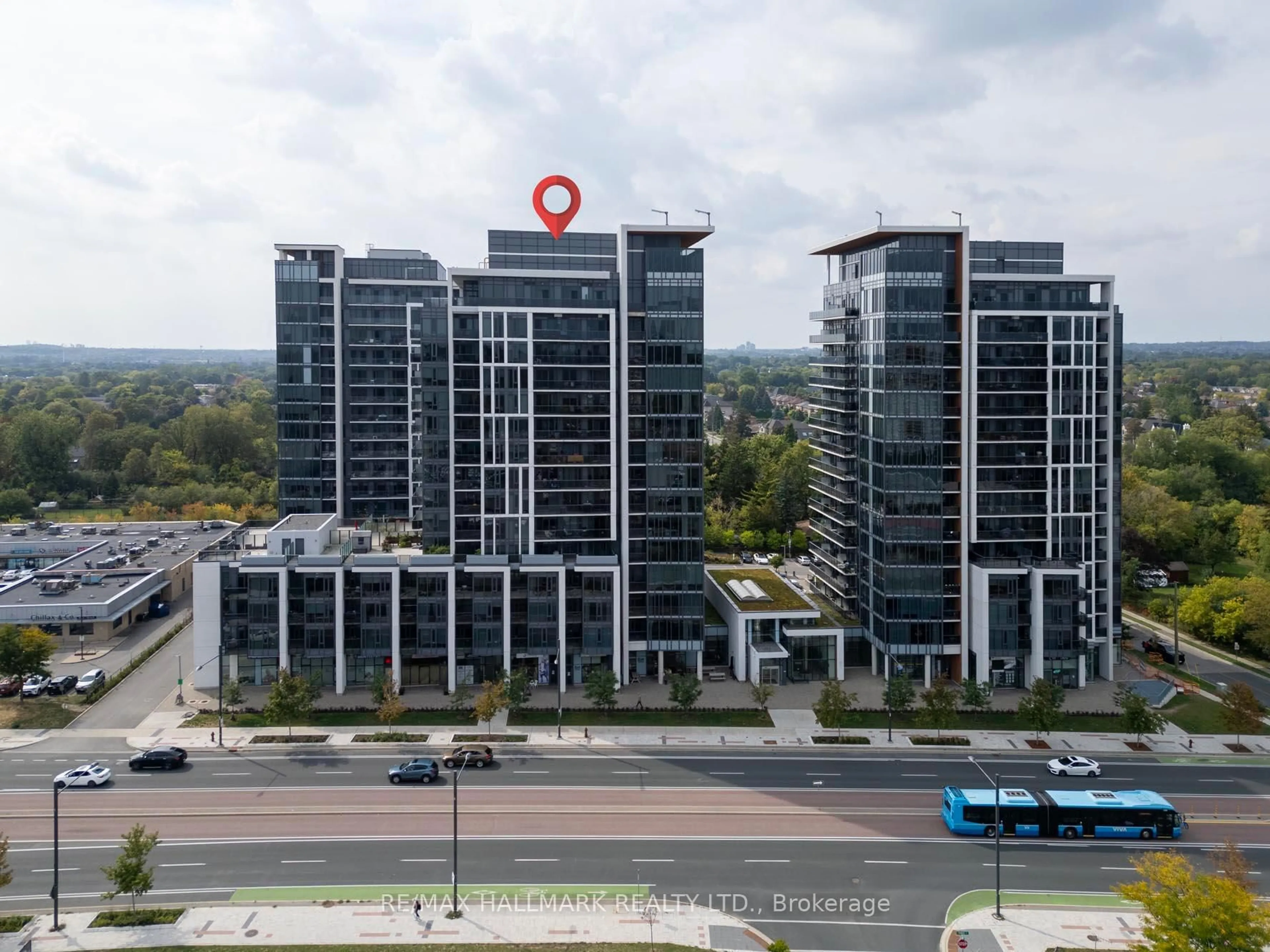 A pic from outside/outdoor area/front of a property/back of a property/a pic from drone, city buildings view from balcony for 9600 Yonge St #PH6, Richmond Hill Ontario L4C 0X3
