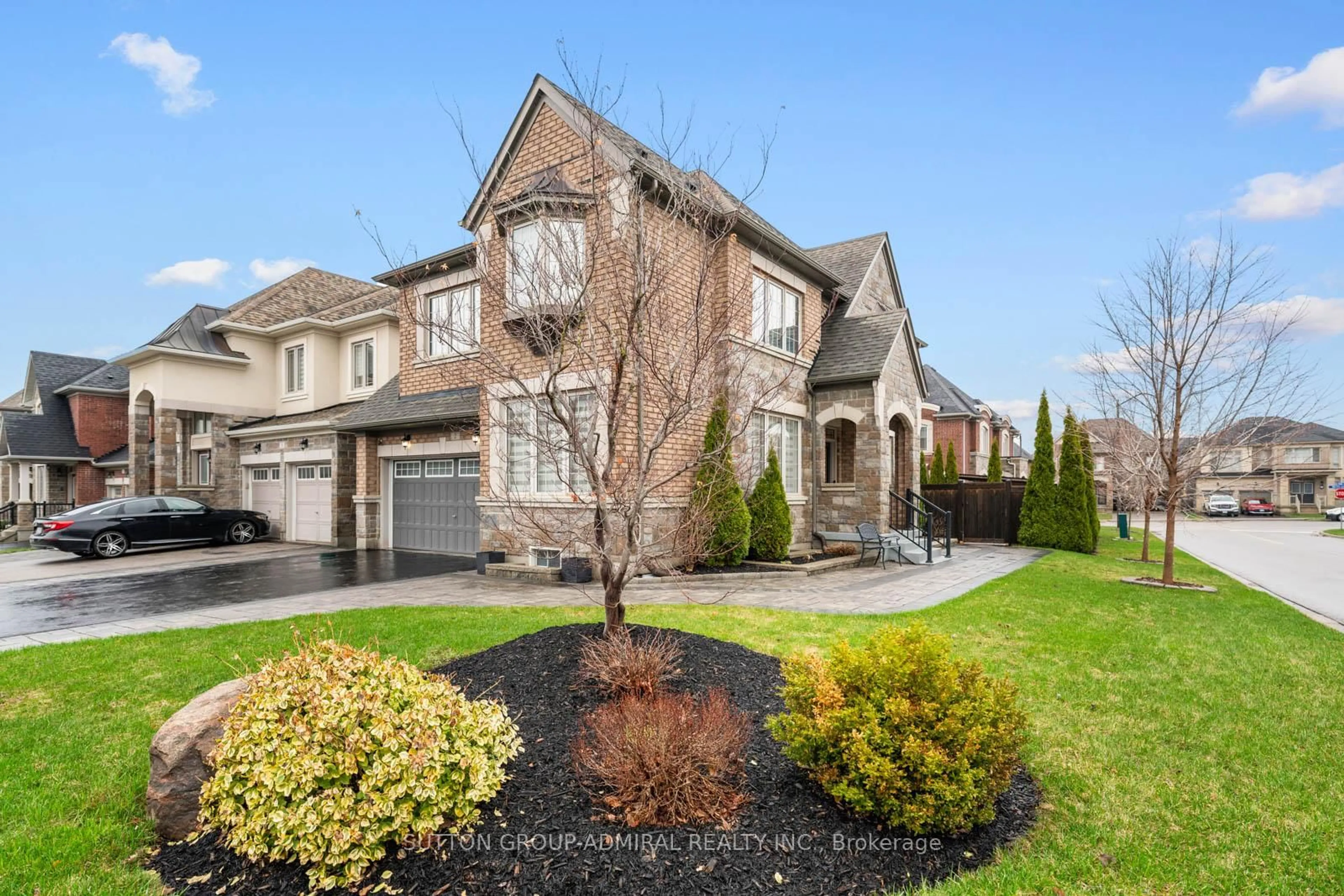 Home with brick exterior material, street for 2 William Luck Ave, East Gwillimbury Ontario L9N 0S1