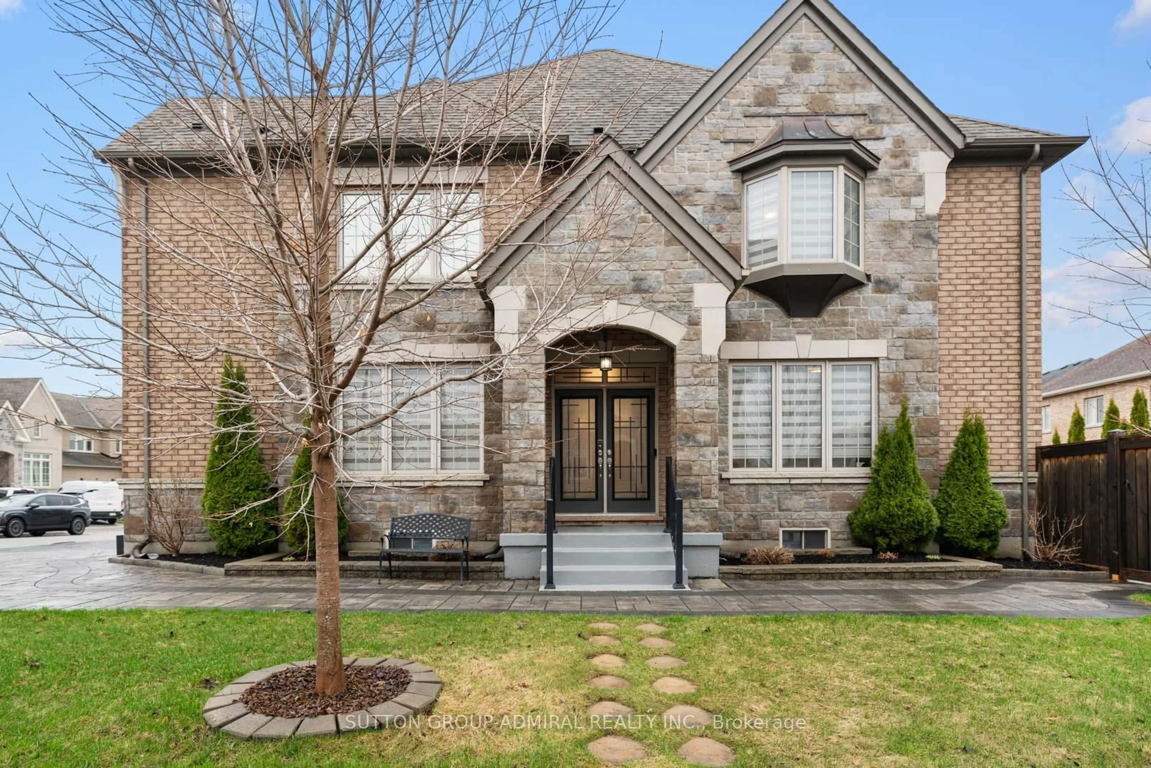 Home with brick exterior material, street for 2 William Luck Ave, East Gwillimbury Ontario L9N 0S1