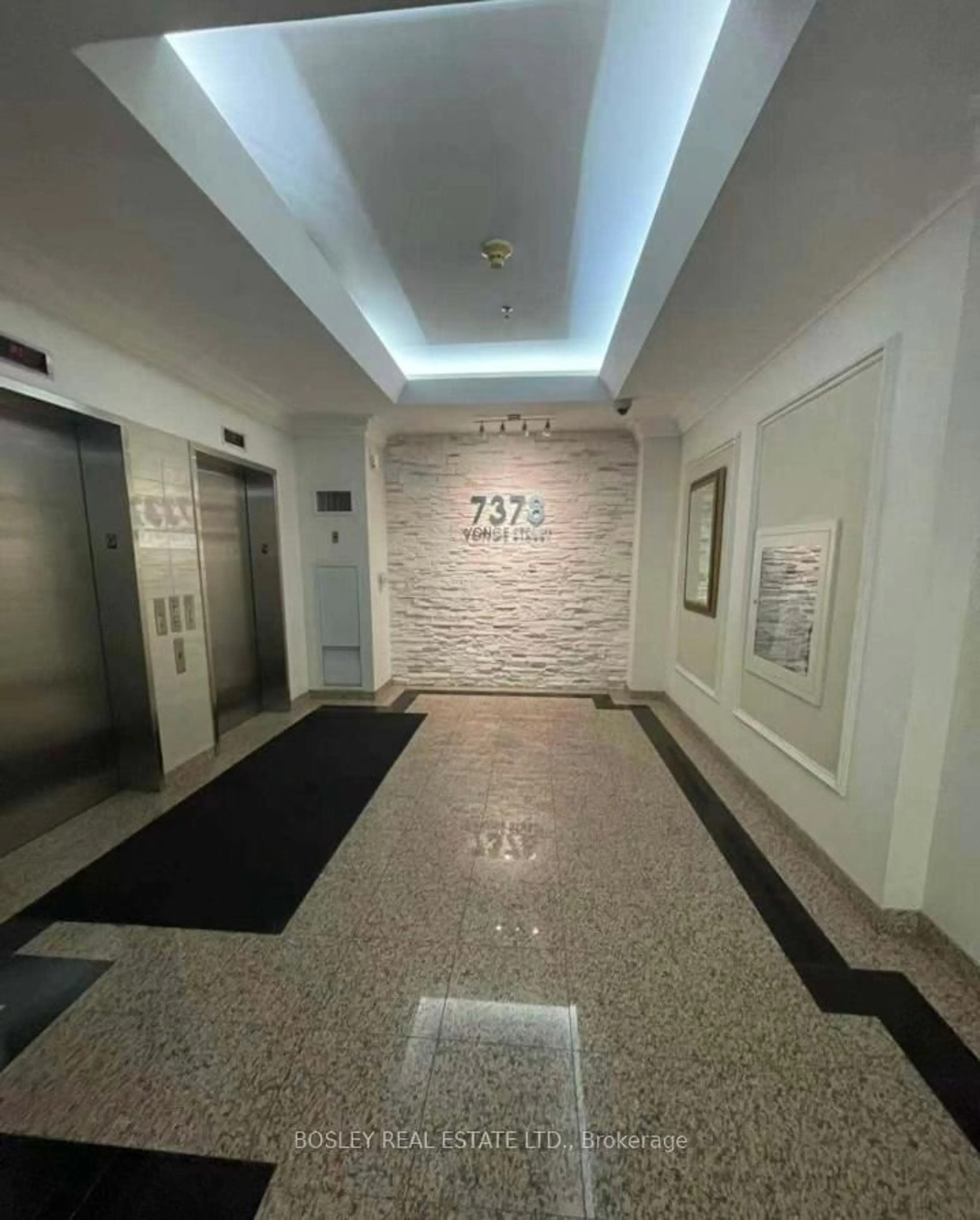 Indoor foyer for 7378 Yonge St #308, Vaughan Ontario L4J 8J1