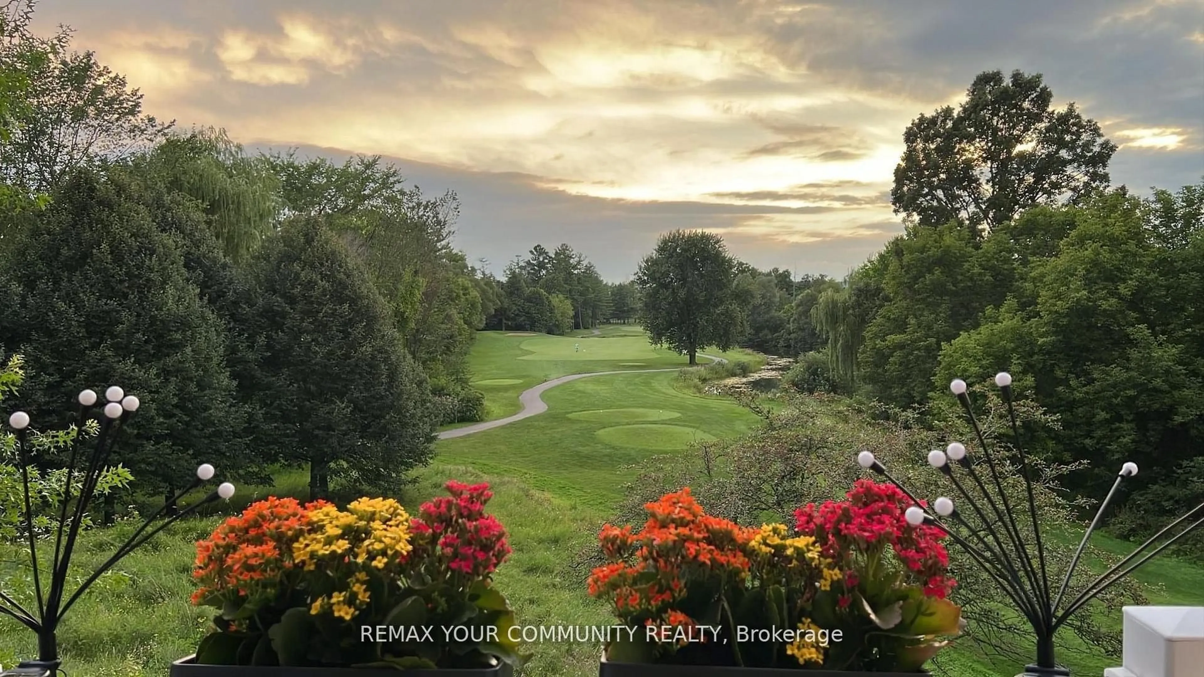 Blurry image for 520 Silken Laumann Dr #17, Newmarket Ontario L3X 2S7