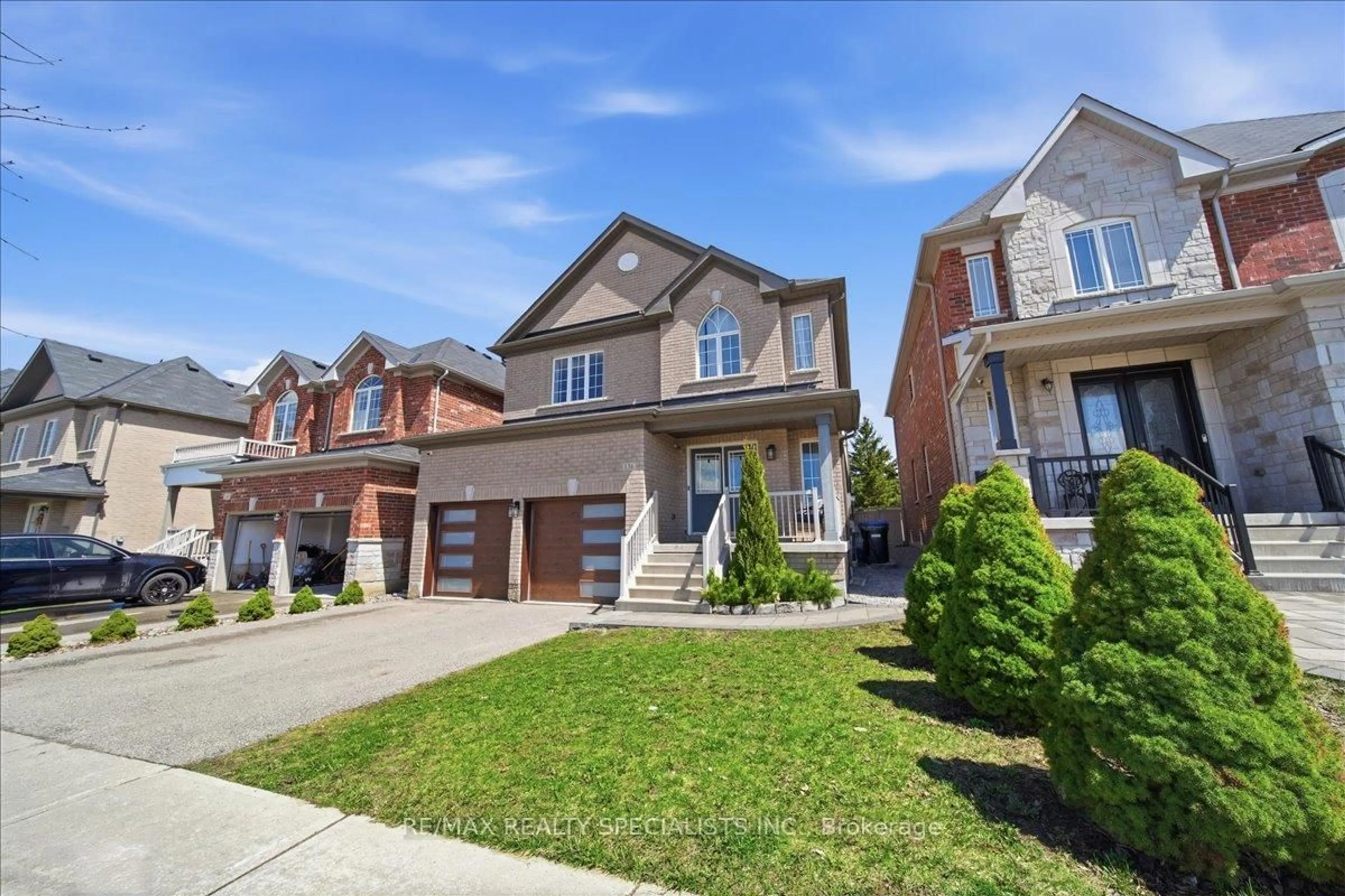 Home with brick exterior material, street for 136 Noble Dr, Bradford West Gwillimbury Ontario L3Z 0J5