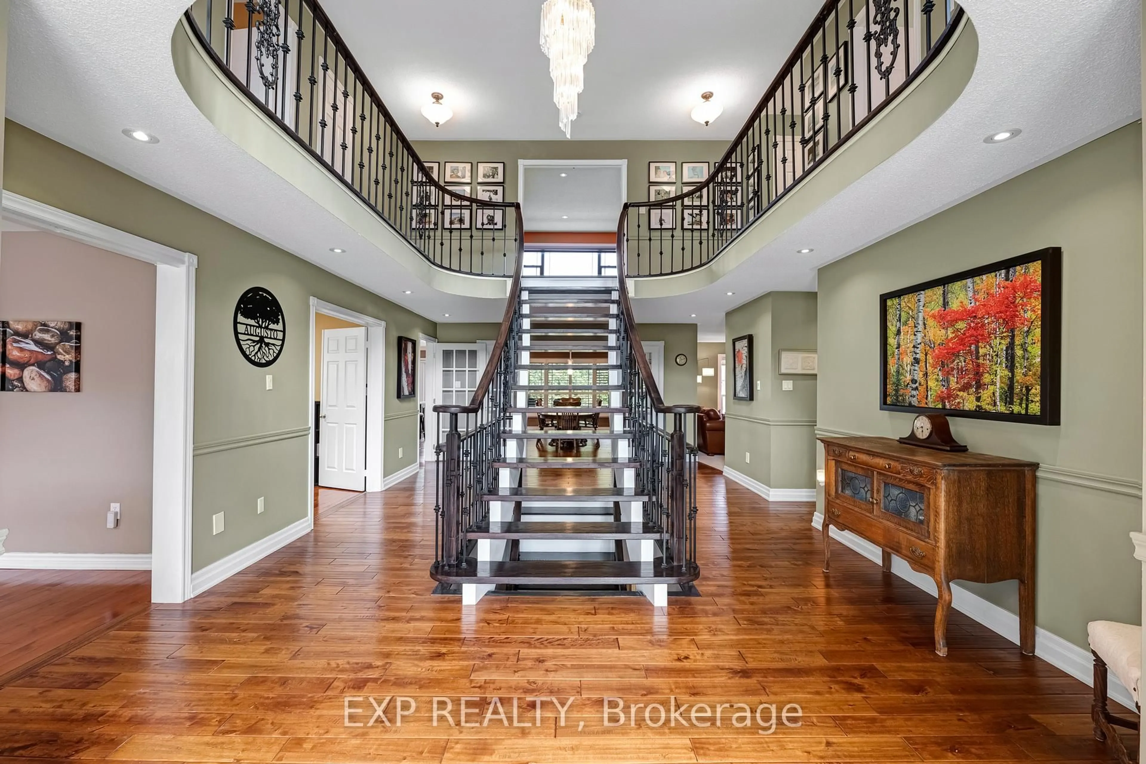 Indoor entryway for 1063 Secretariate Rd, Newmarket Ontario L3X 1M3