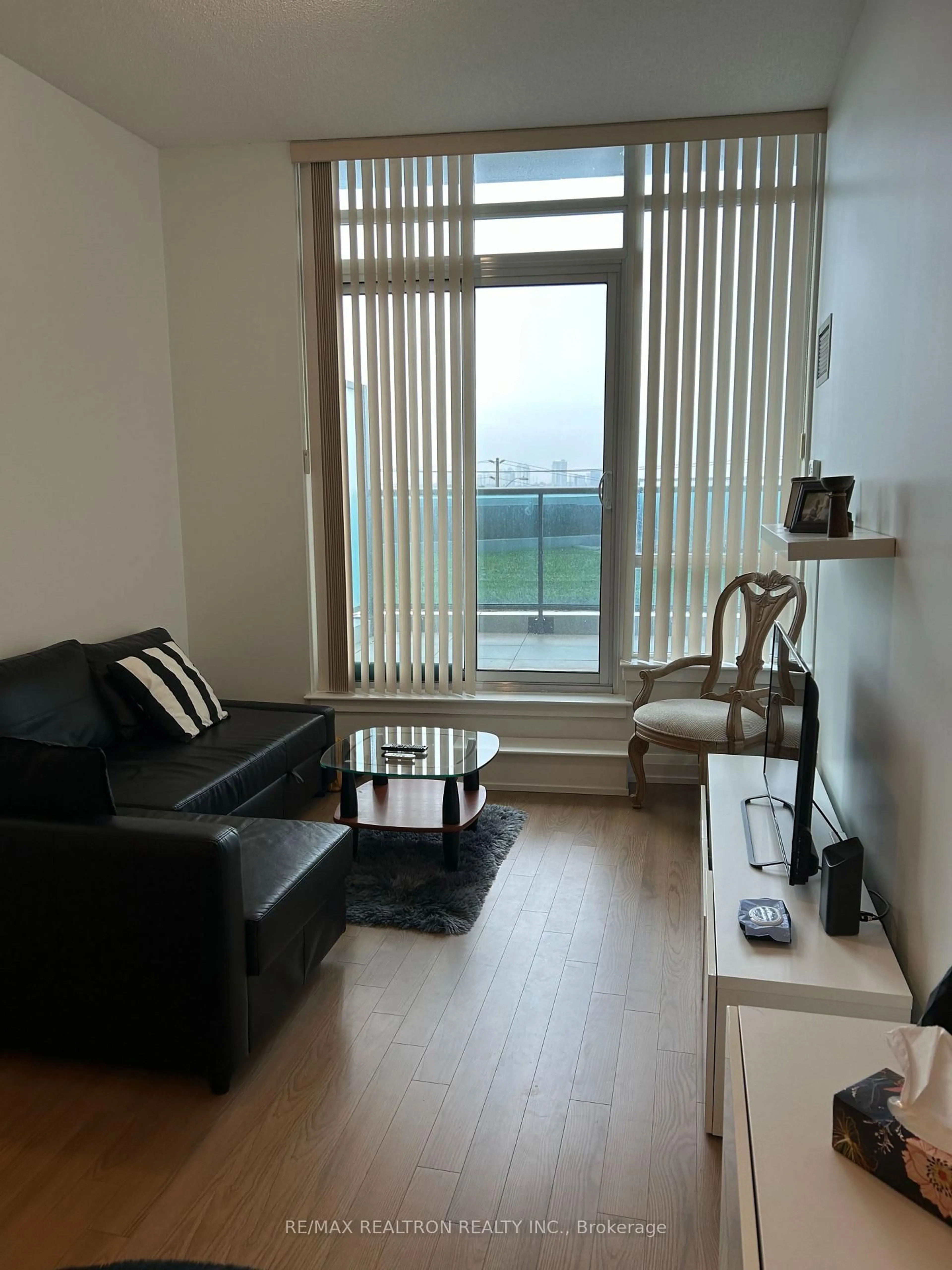 Living room with furniture, unknown for 7161 Yonge St #322, Markham Ontario L3T 0C8
