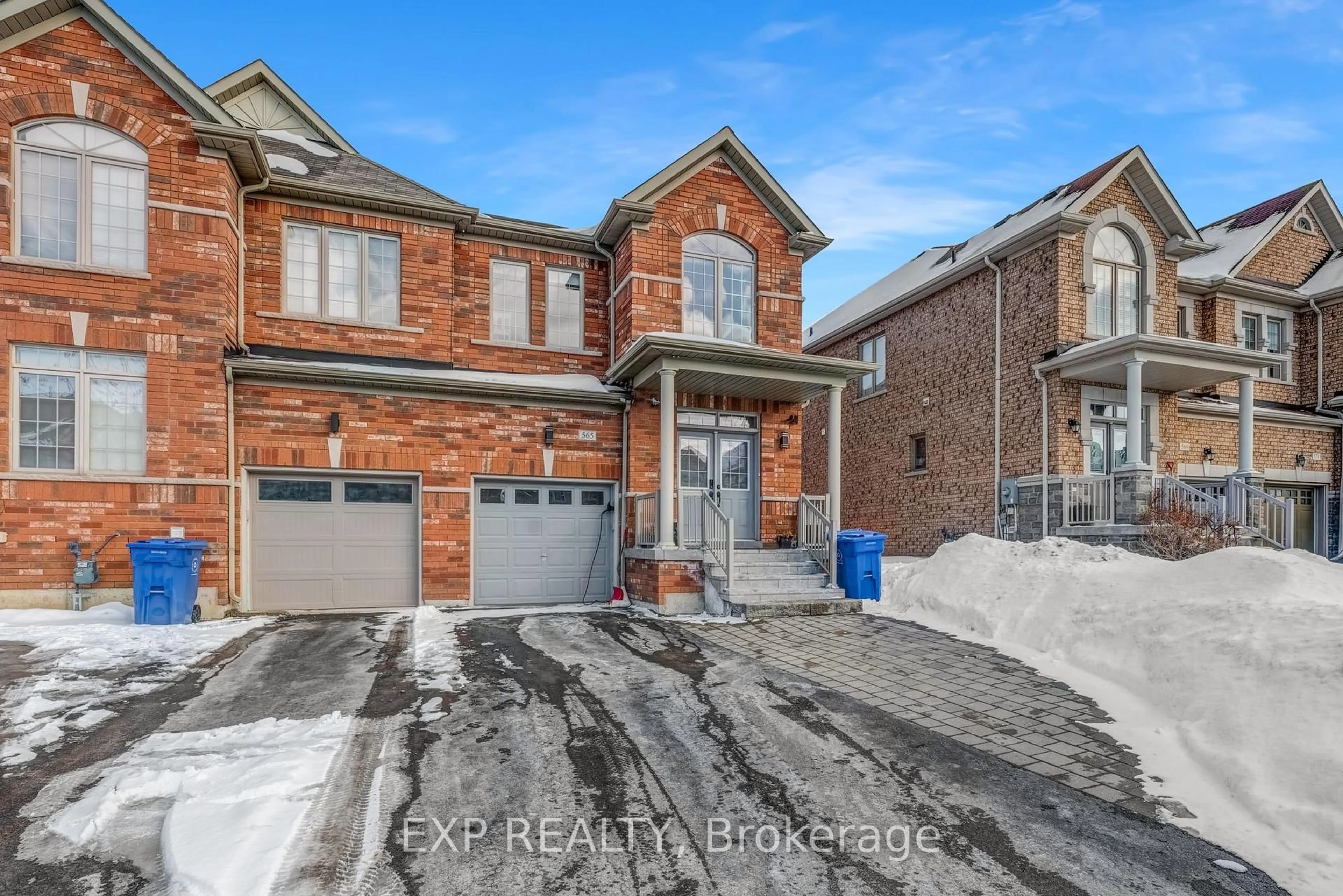 Home with brick exterior material, street for 565 Foxcroft Blvd, Newmarket Ontario L3X 3L6
