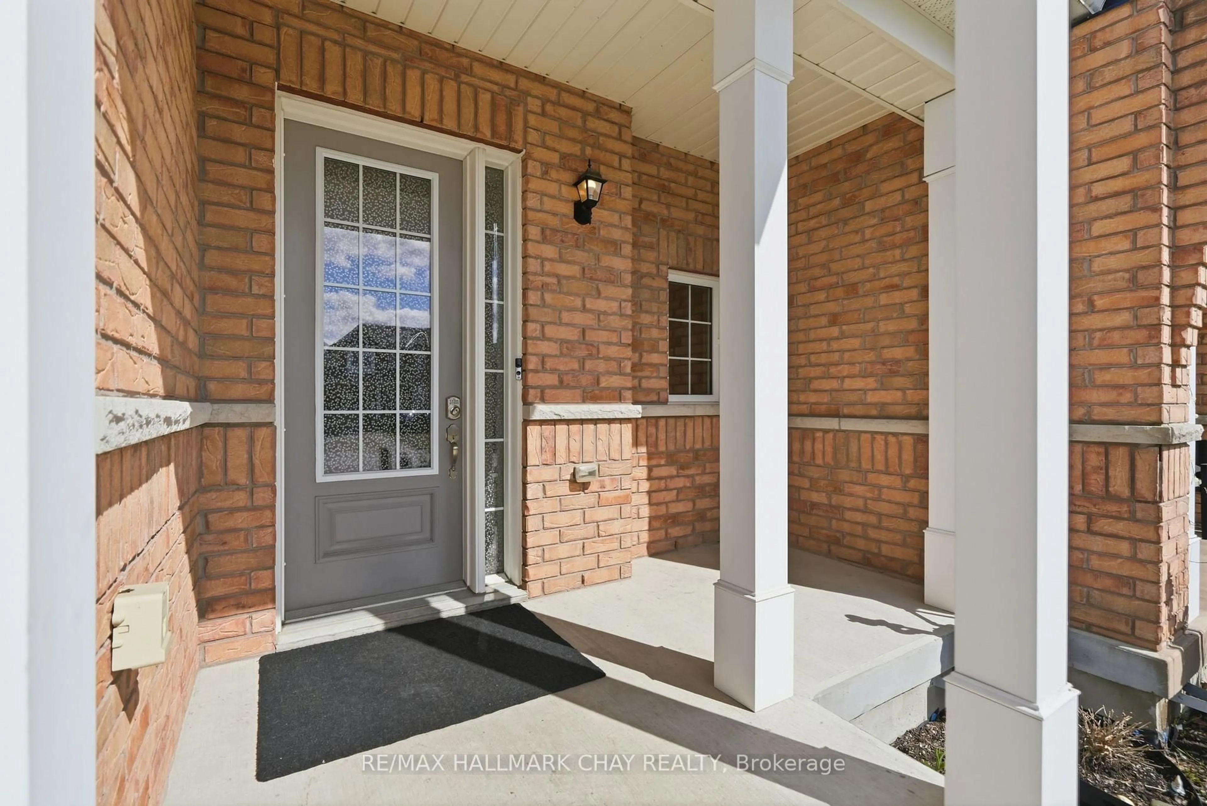 Indoor entryway for 113 Collier Cres, Essa Ontario L3W 0M9