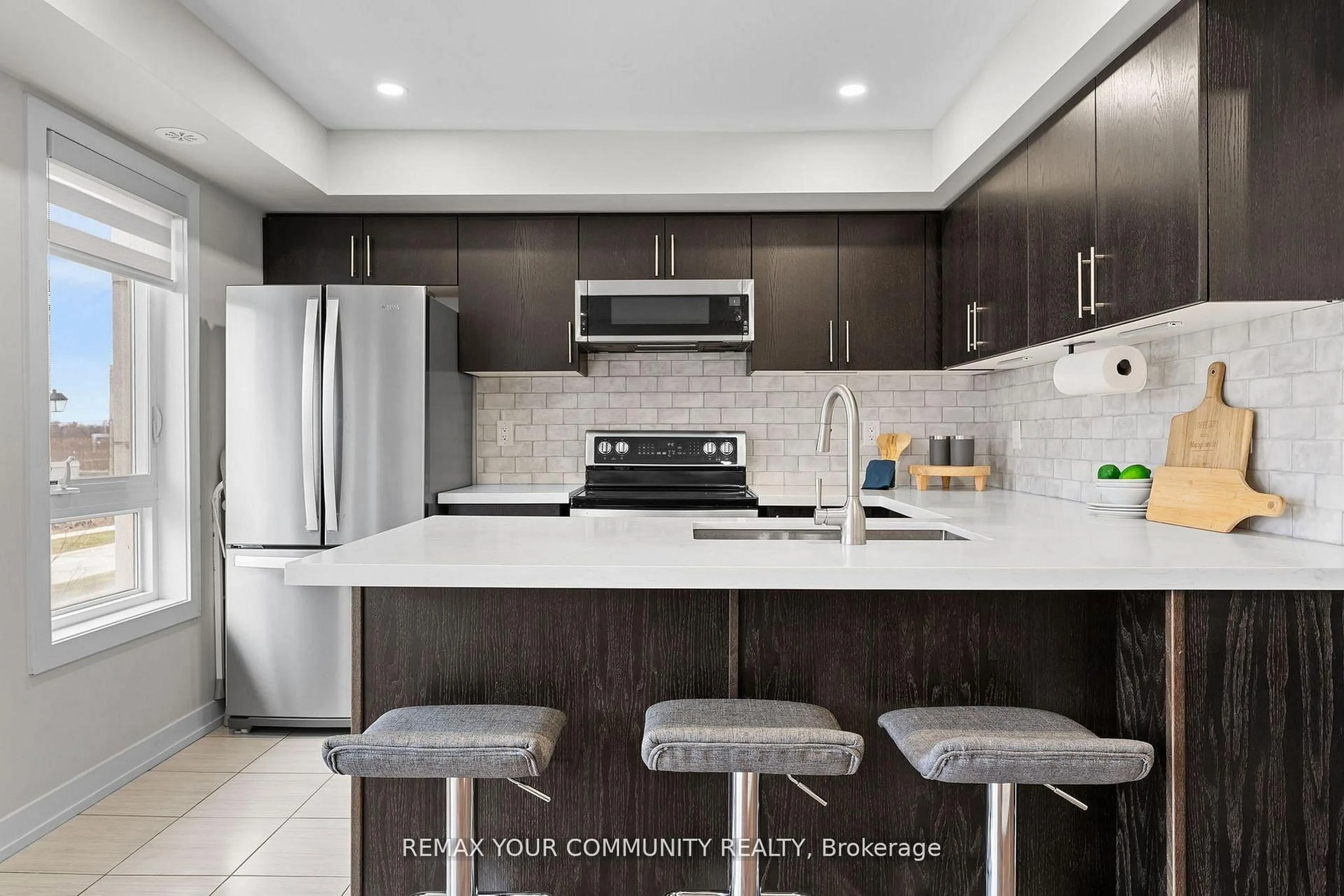 Open concept kitchen, ceramic/tile floor for 2 Westmeath Lane #2112, Markham Ontario L6B 1N5