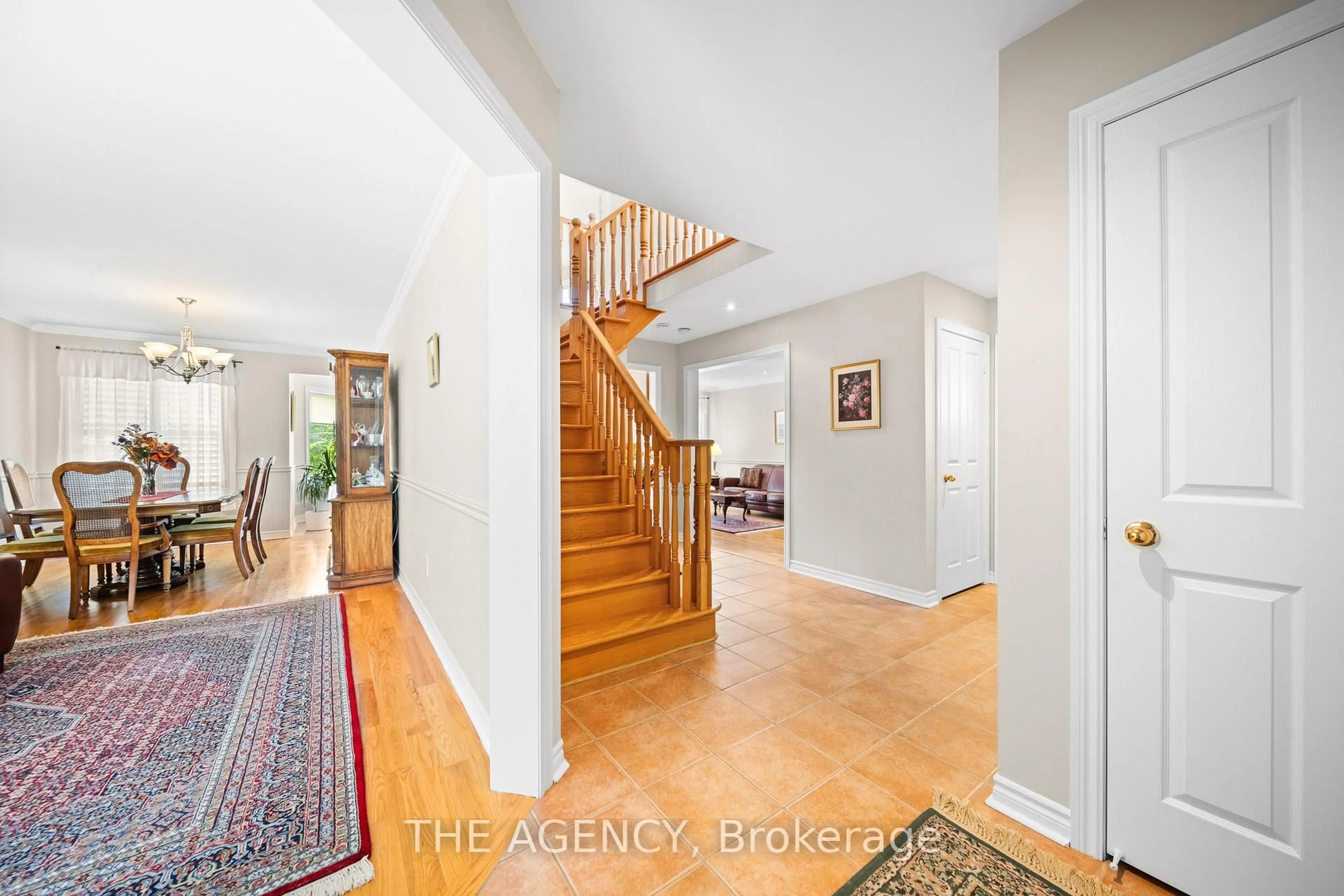 Indoor entryway for 18 Wildflower Dr, Richmond Hill Ontario L4E 3Y5