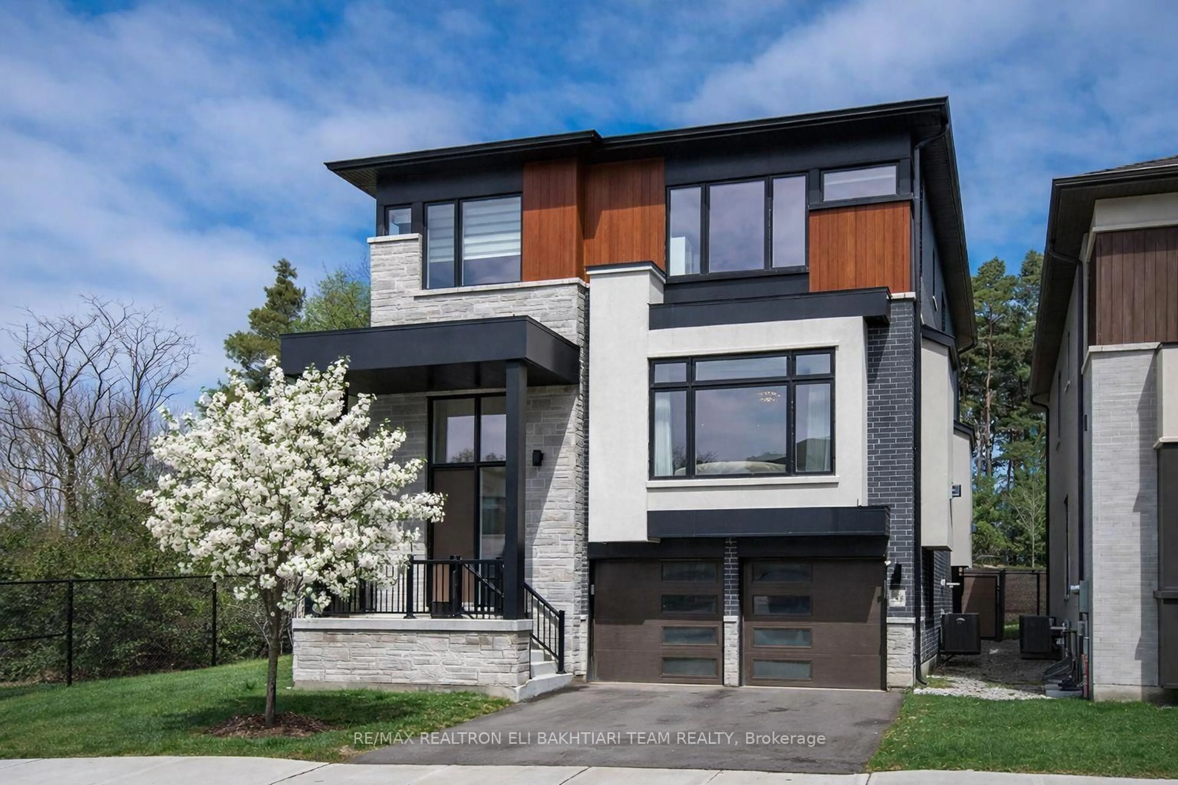 Home with brick exterior material, street for 50 Royal Hill Crt, Aurora Ontario L4G 3Z7