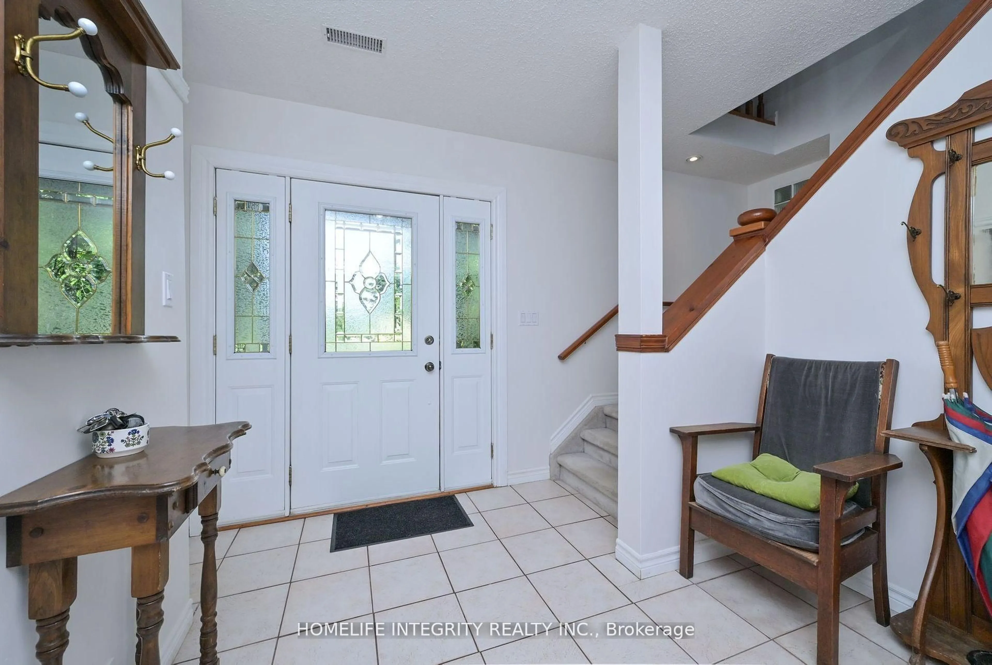 Indoor entryway for 7145 Fourth Line, New Tecumseth Ontario L0G 1W0