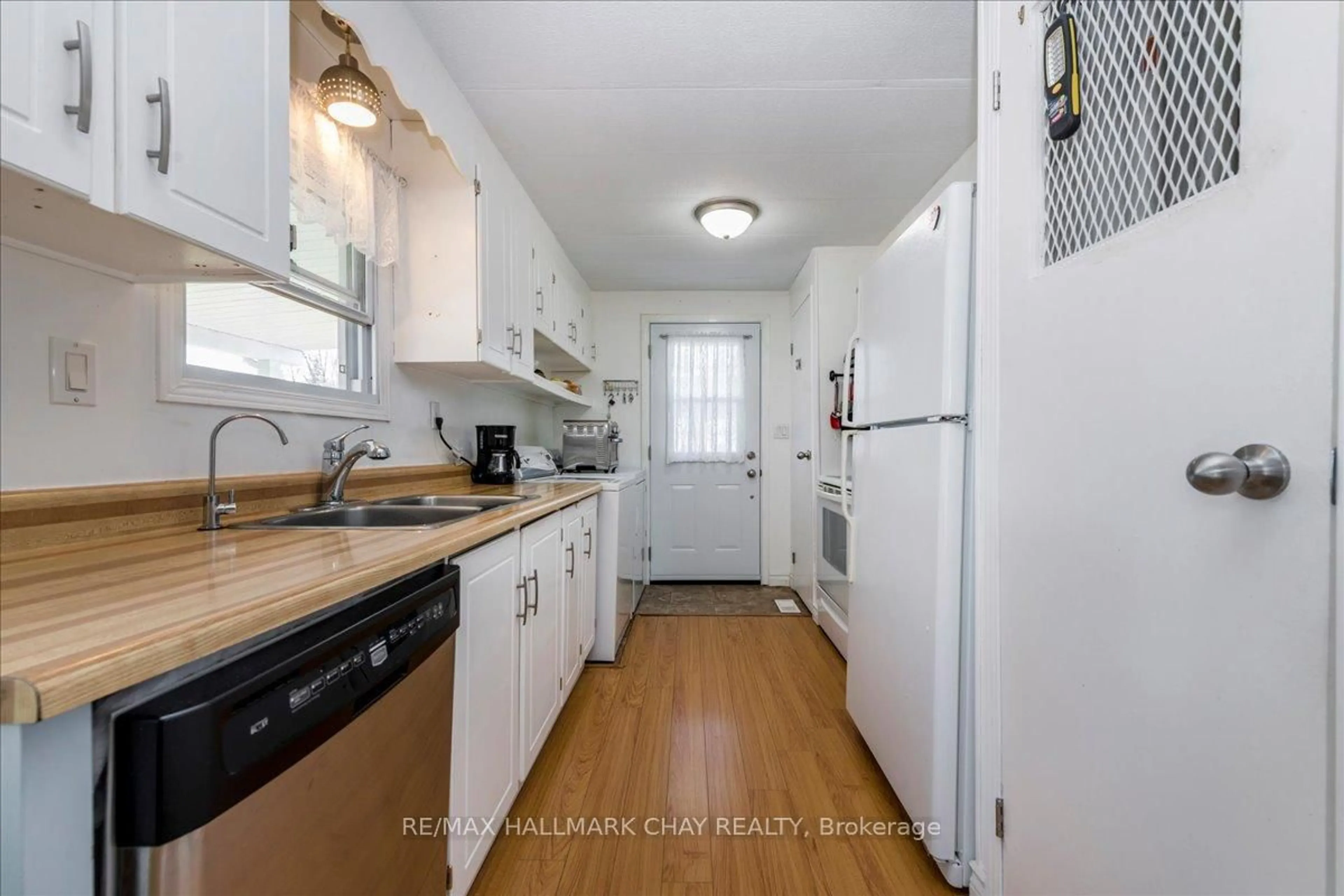 Standard kitchen, unknown for 79 LINDEN Lane, Innisfil Ontario L9S 1N3