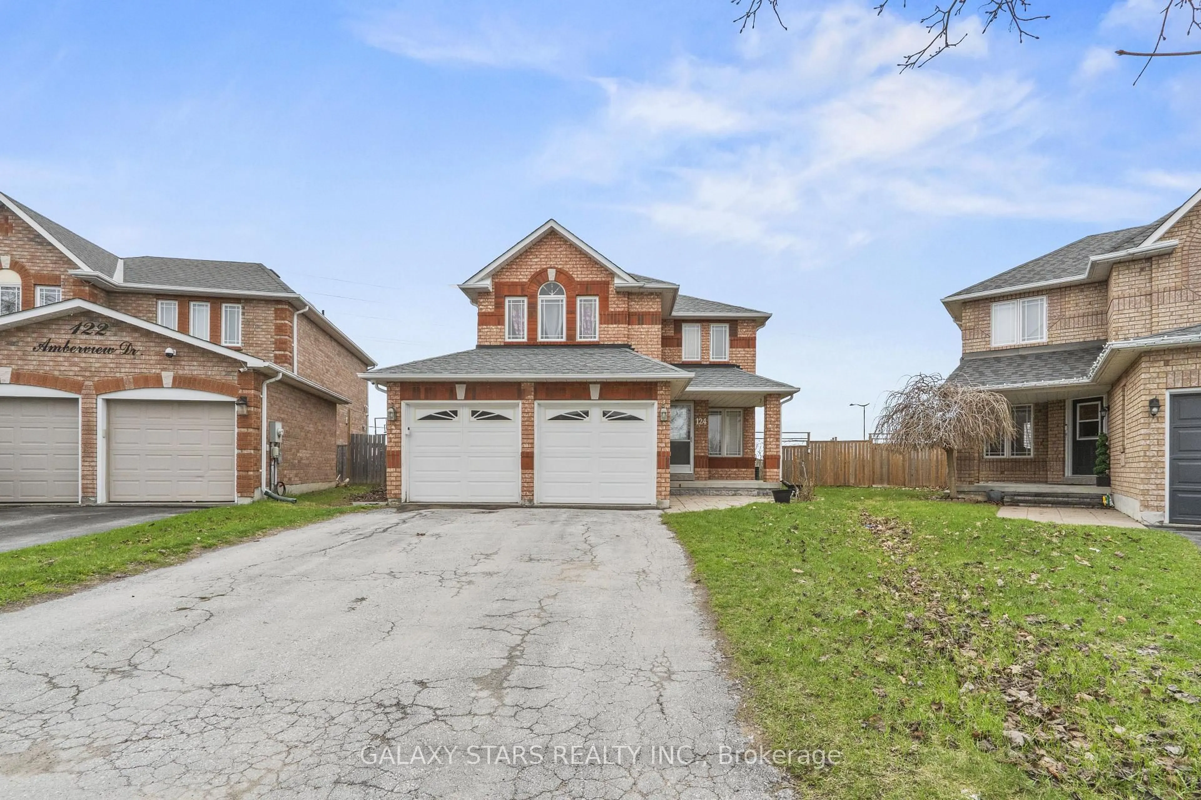 Home with brick exterior material, street for 124 Amberview Dr, Georgina Ontario L4P 3Y4