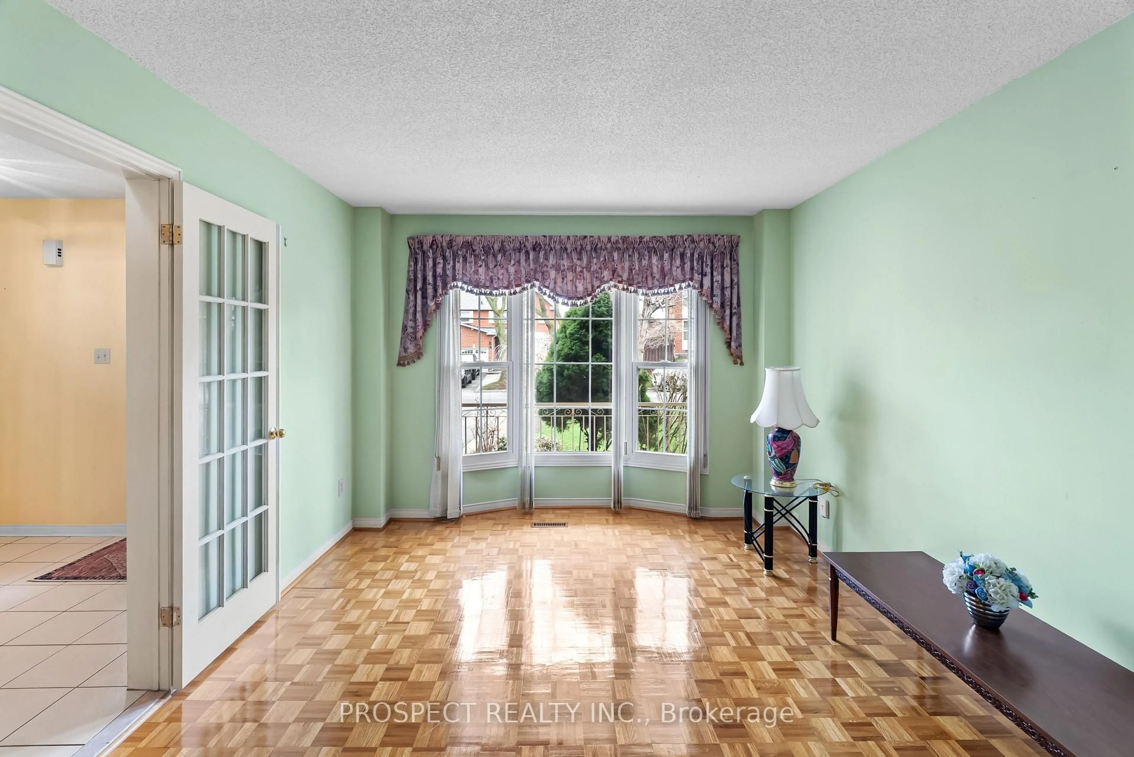 Indoor foyer for 9 Wheatley Rd, Vaughan Ontario L6A 1V5