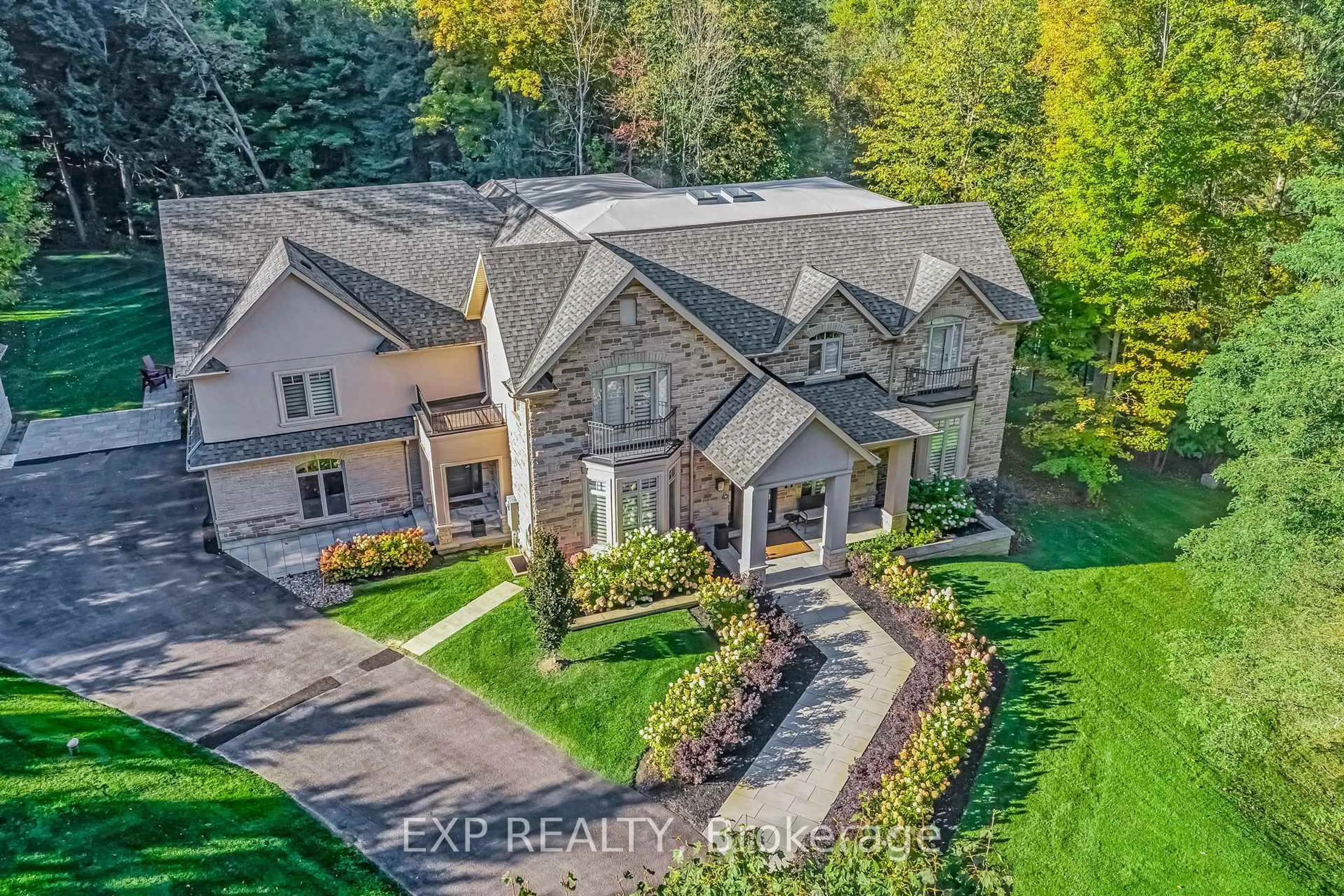 A pic from outside/outdoor area/front of a property/back of a property/a pic from drone, mountain view for 19 Glenhill Tr, Whitchurch-Stouffville Ontario L4A 1L9