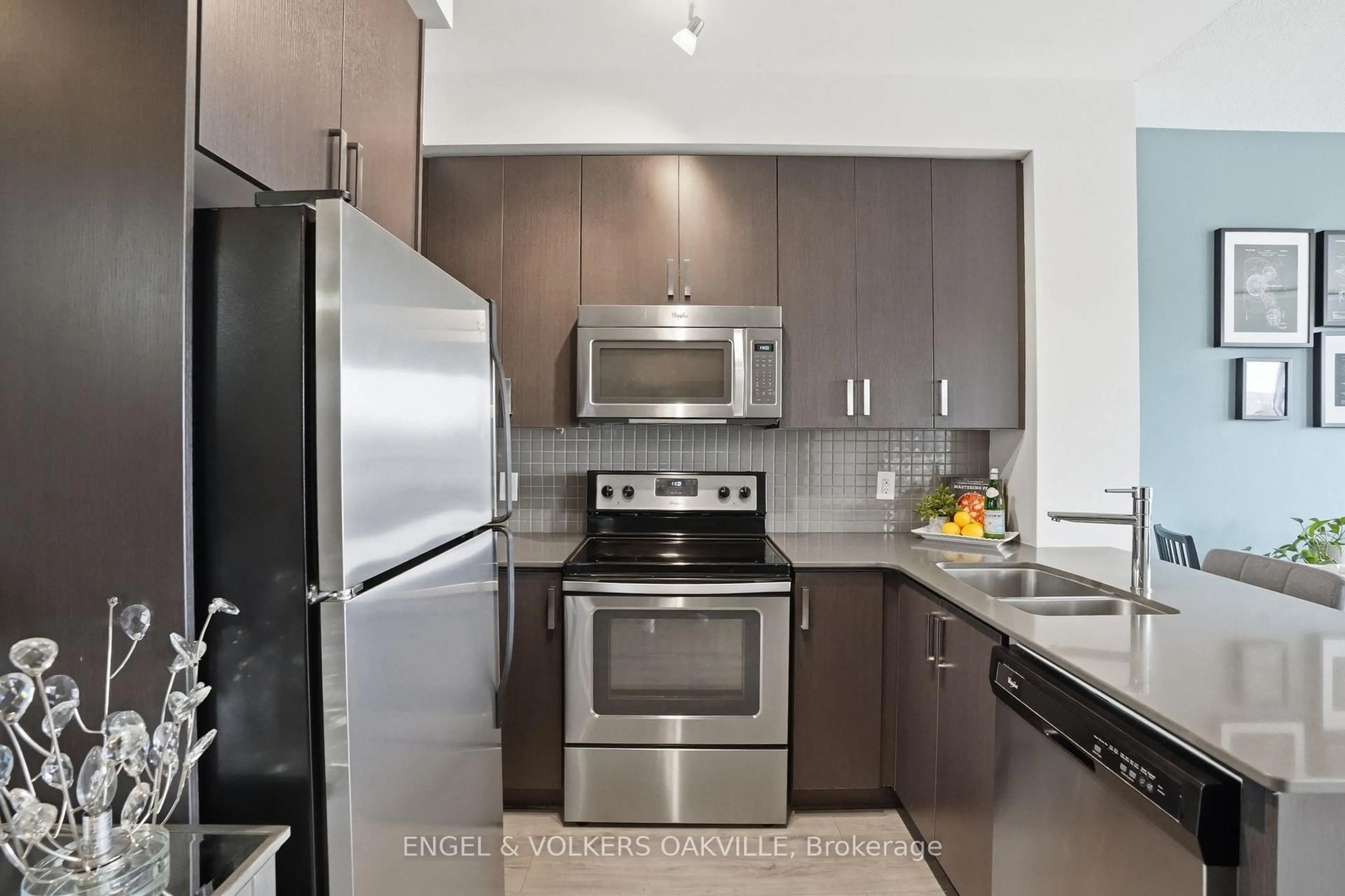 Standard kitchen, unknown for 7608 Yonge St #528, Vaughan Ontario L4J 0J5