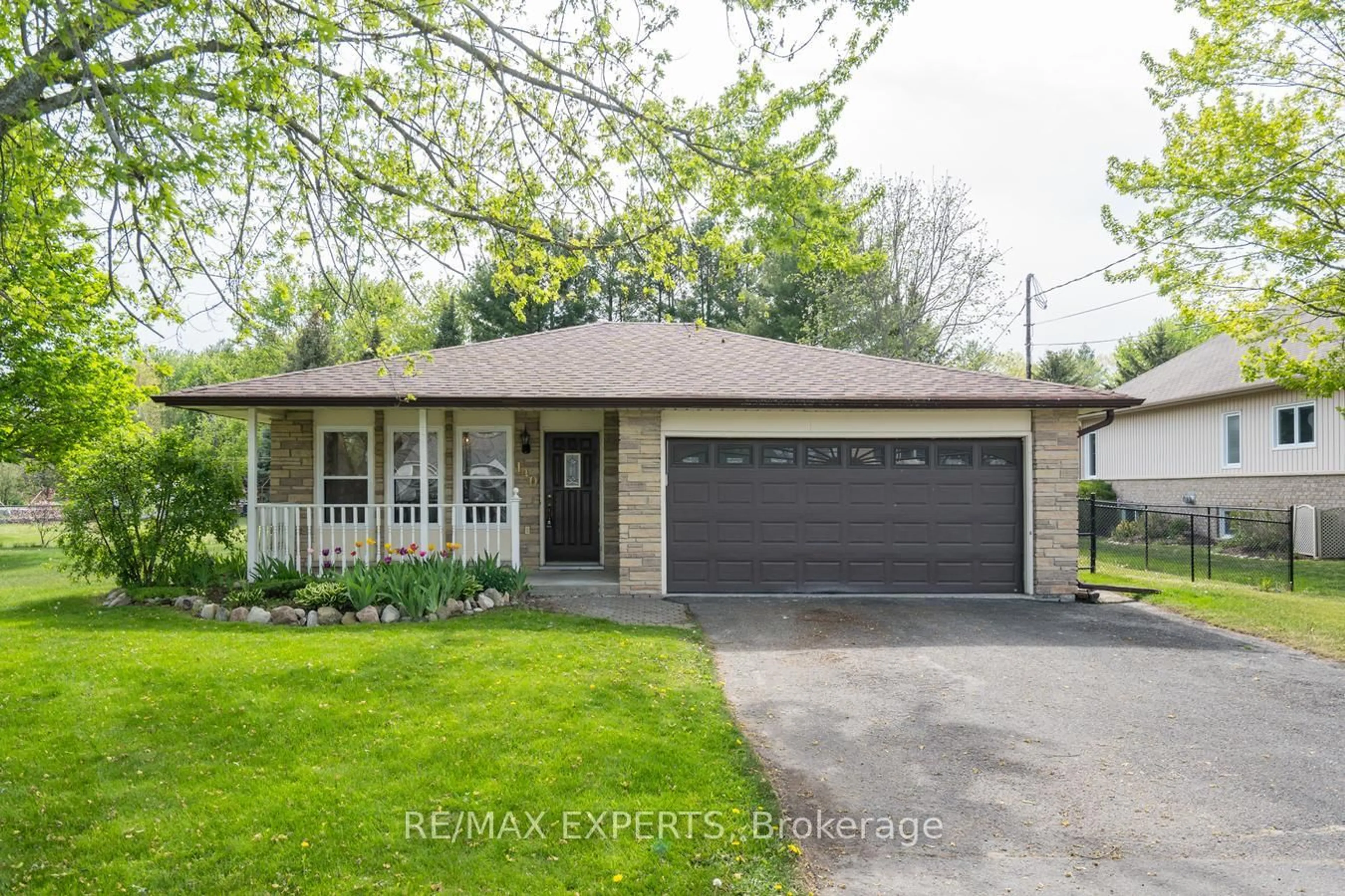 Home with vinyl exterior material, street for 140 Sand Rd, East Gwillimbury Ontario L9N 1H9