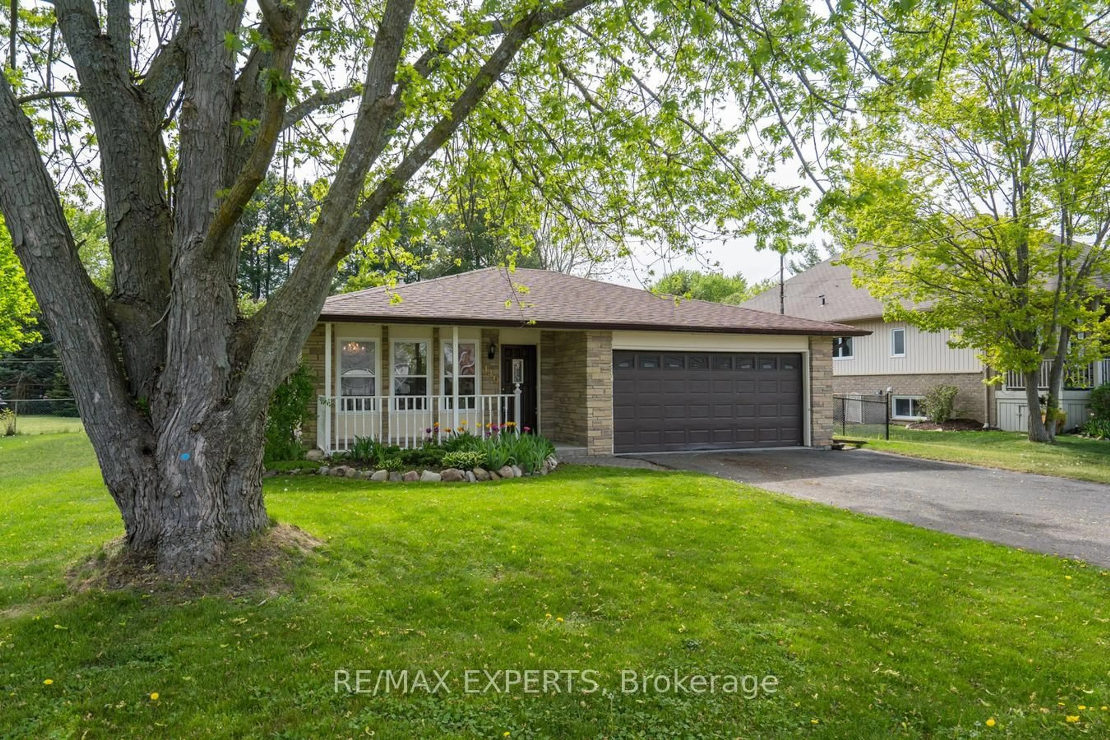 Home with brick exterior material, street for 140 Sand Rd, East Gwillimbury Ontario L9N 1H9