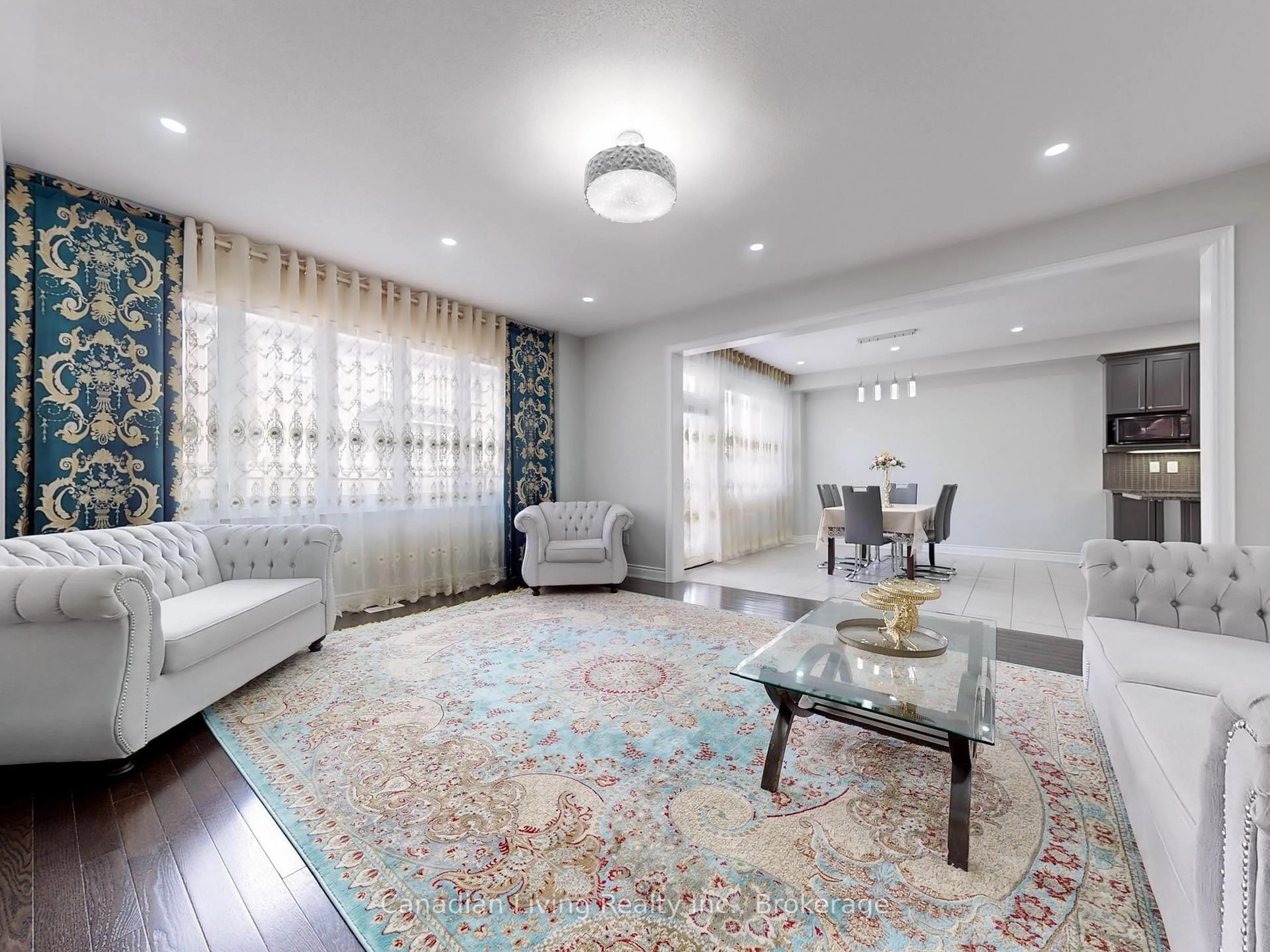 Living room with furniture, carpet floor for 283 John Davis Gate, Whitchurch-Stouffville Ontario L4A 1T5