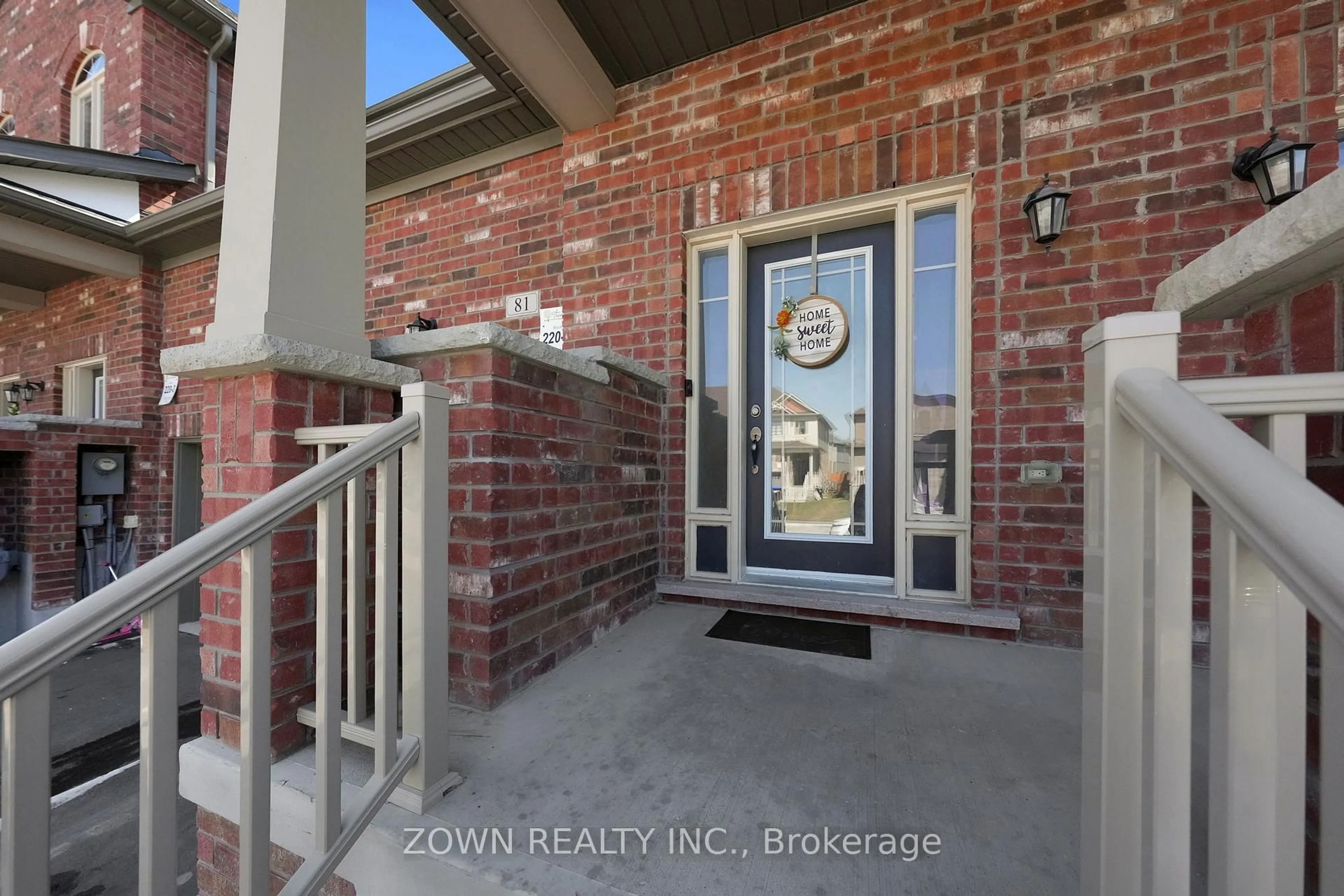 Indoor entryway for 81 Lorne Thomas Pl, New Tecumseth Ontario L9R 0T8