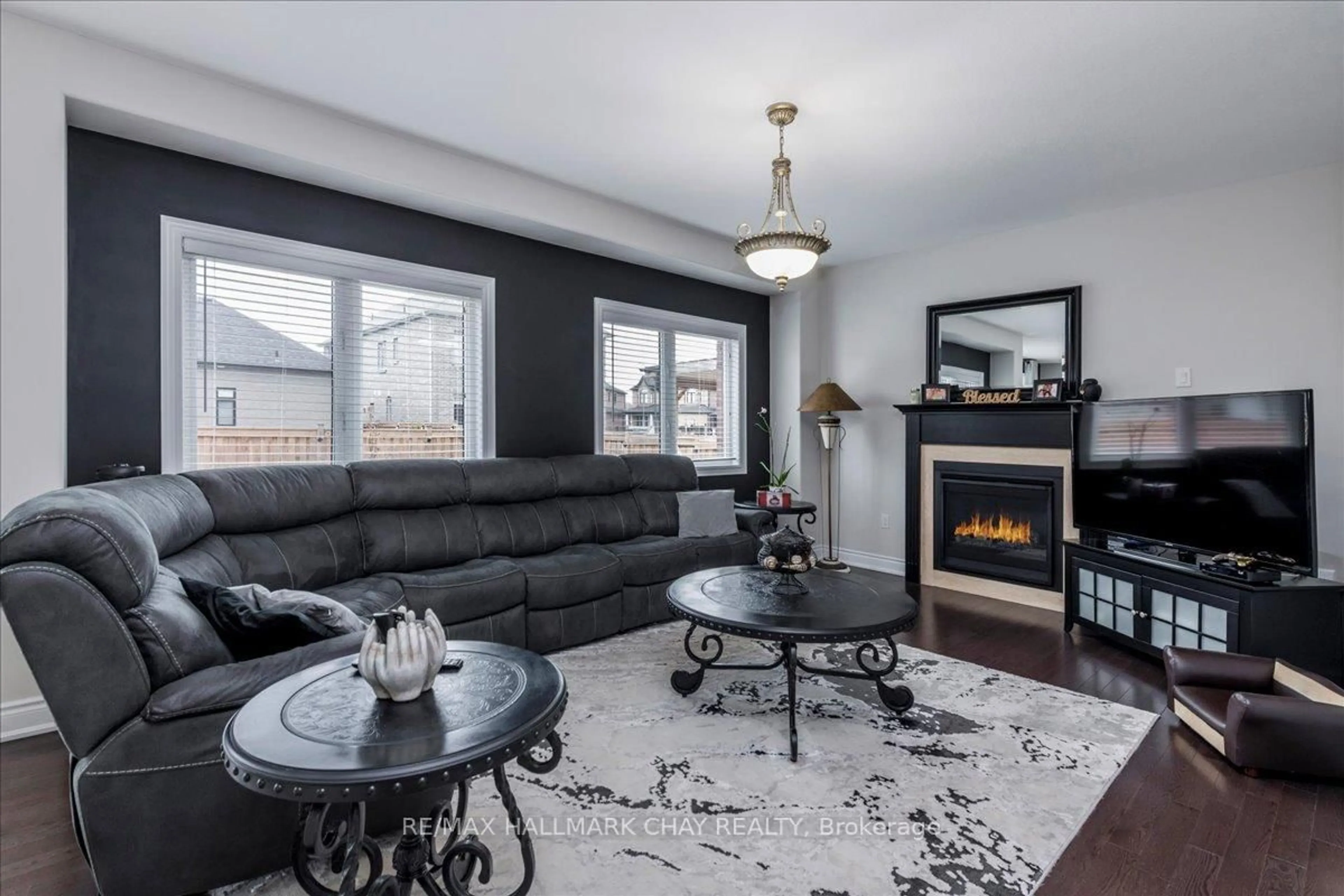 Living room with furniture, wood/laminate floor for 1171 Quarry Dr, Innisfil Ontario L9S 4W8