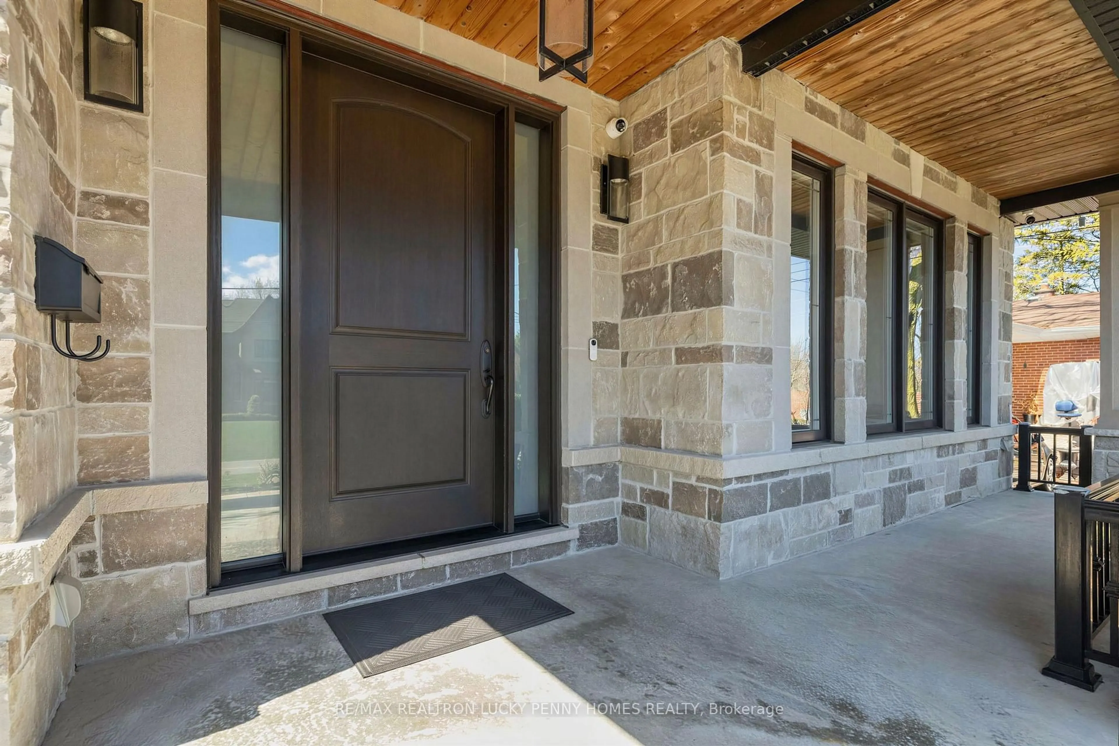 Indoor entryway for 66 Hawkridge Ave, Markham Ontario L3P 1V9