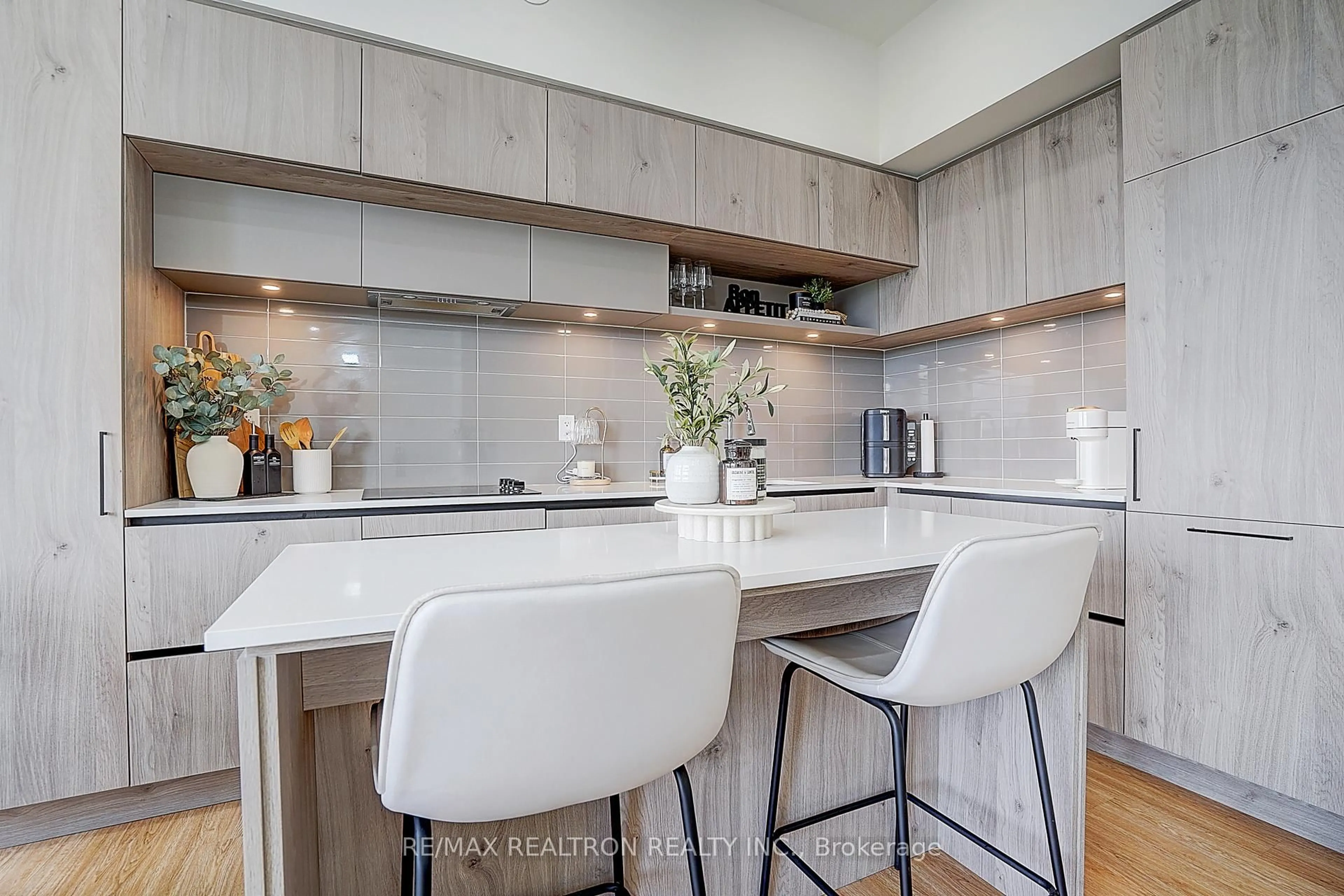 Contemporary kitchen, unknown for 5 Steckley House Lane #711, Richmond Hill Ontario L4S 0N2