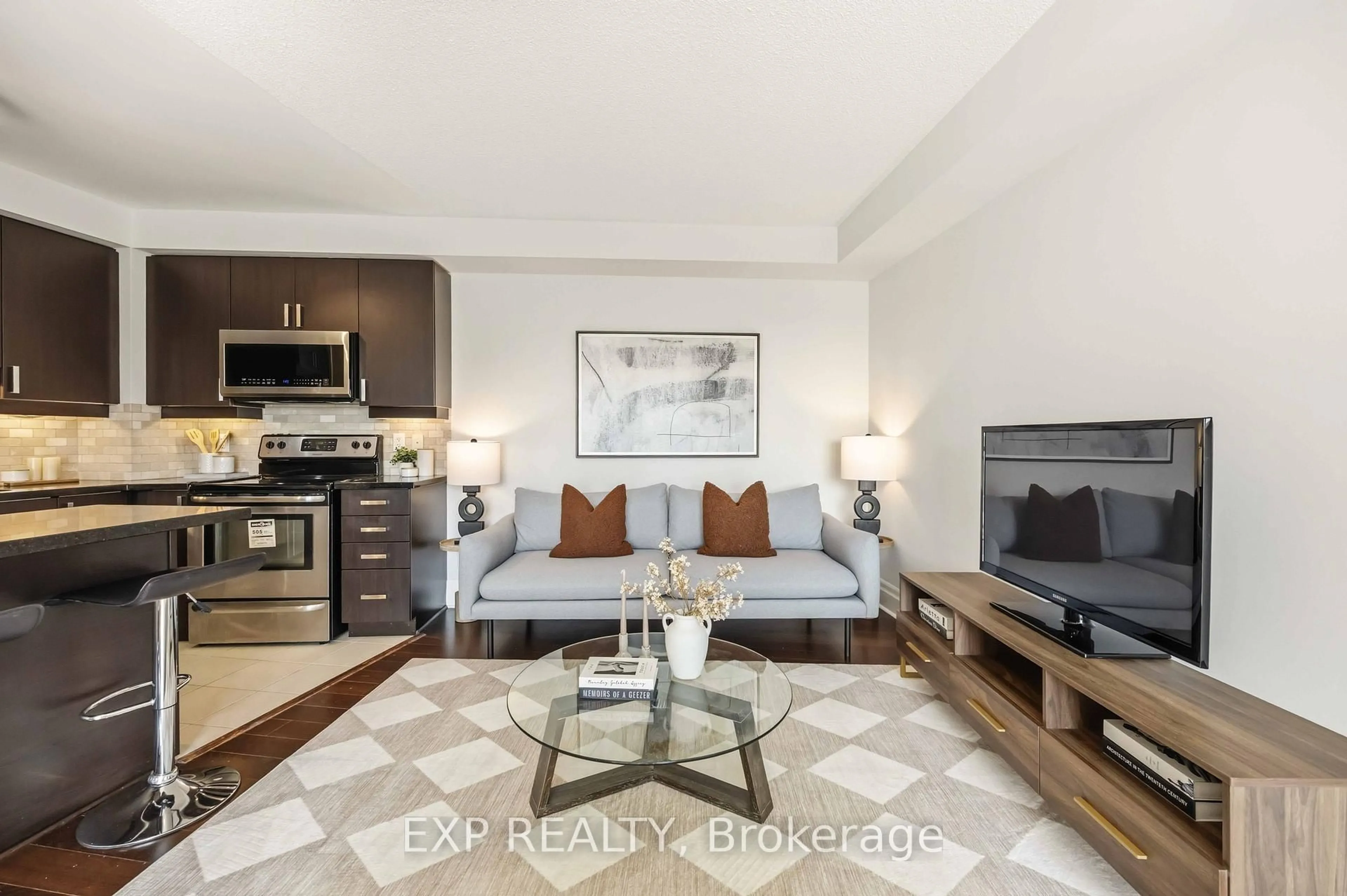 Living room with furniture, unknown for 151 Upper Duke Cres #617, Markham Ontario L6G 0E1