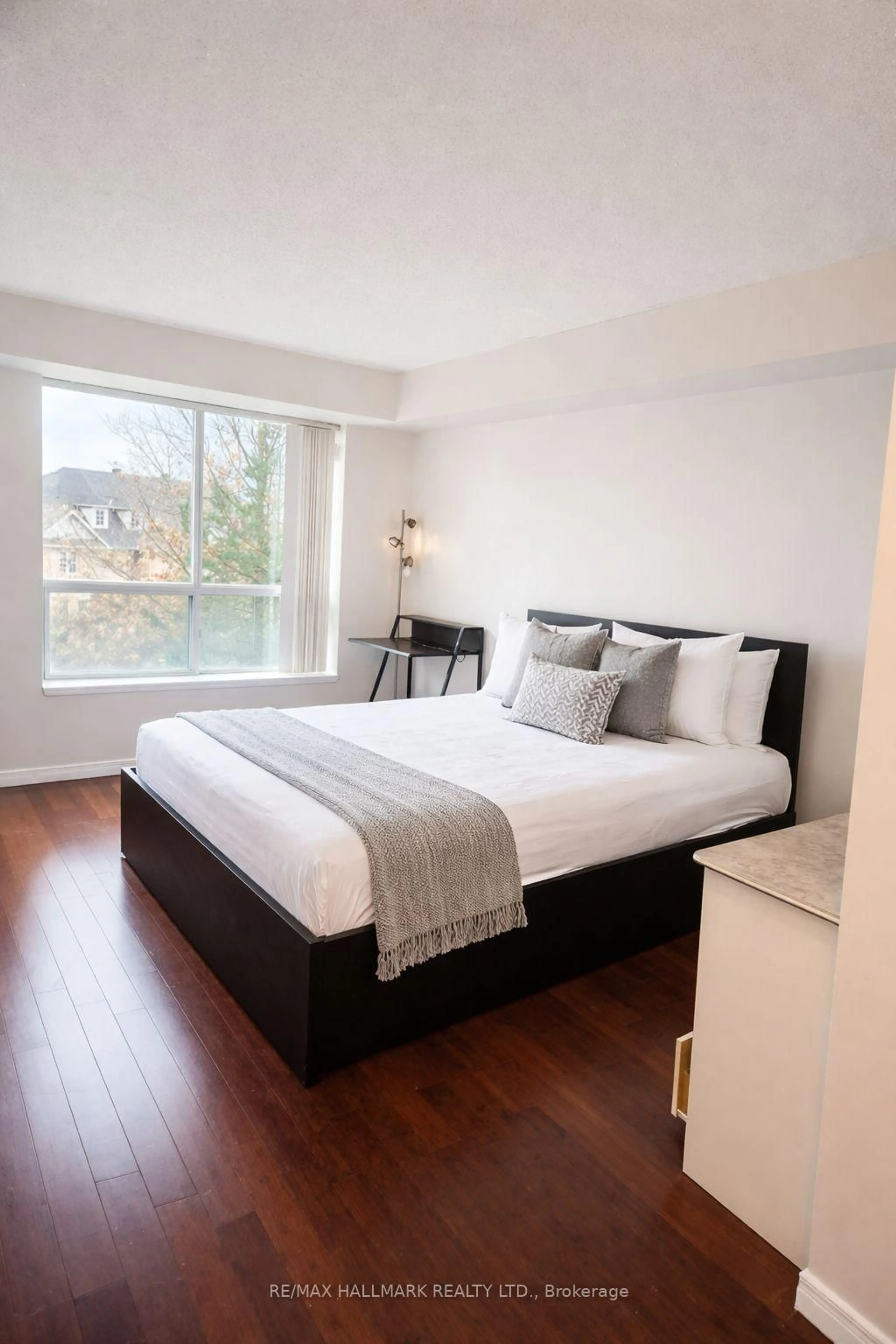 Bedroom with bed, wood/laminate floor for 3 Ellesmere St #215, Richmond Hill Ontario L4B 4N2