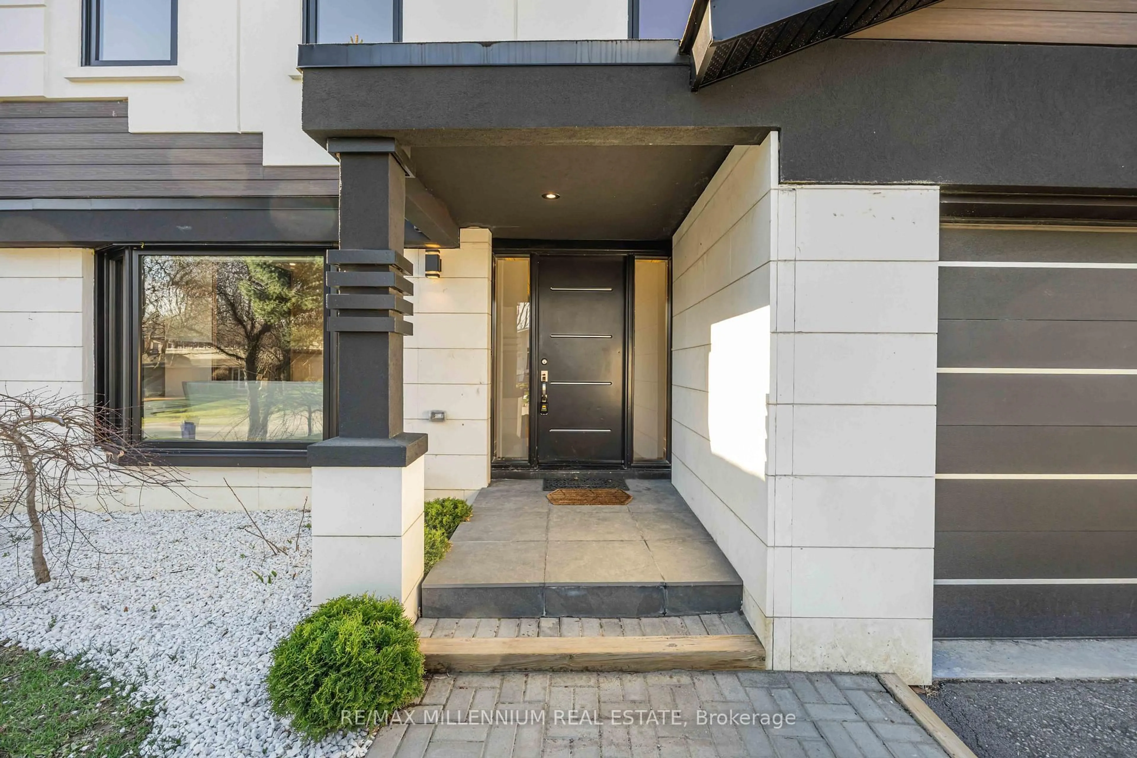 Indoor entryway for 14 Portree Cres, Markham Ontario L3T 3G2