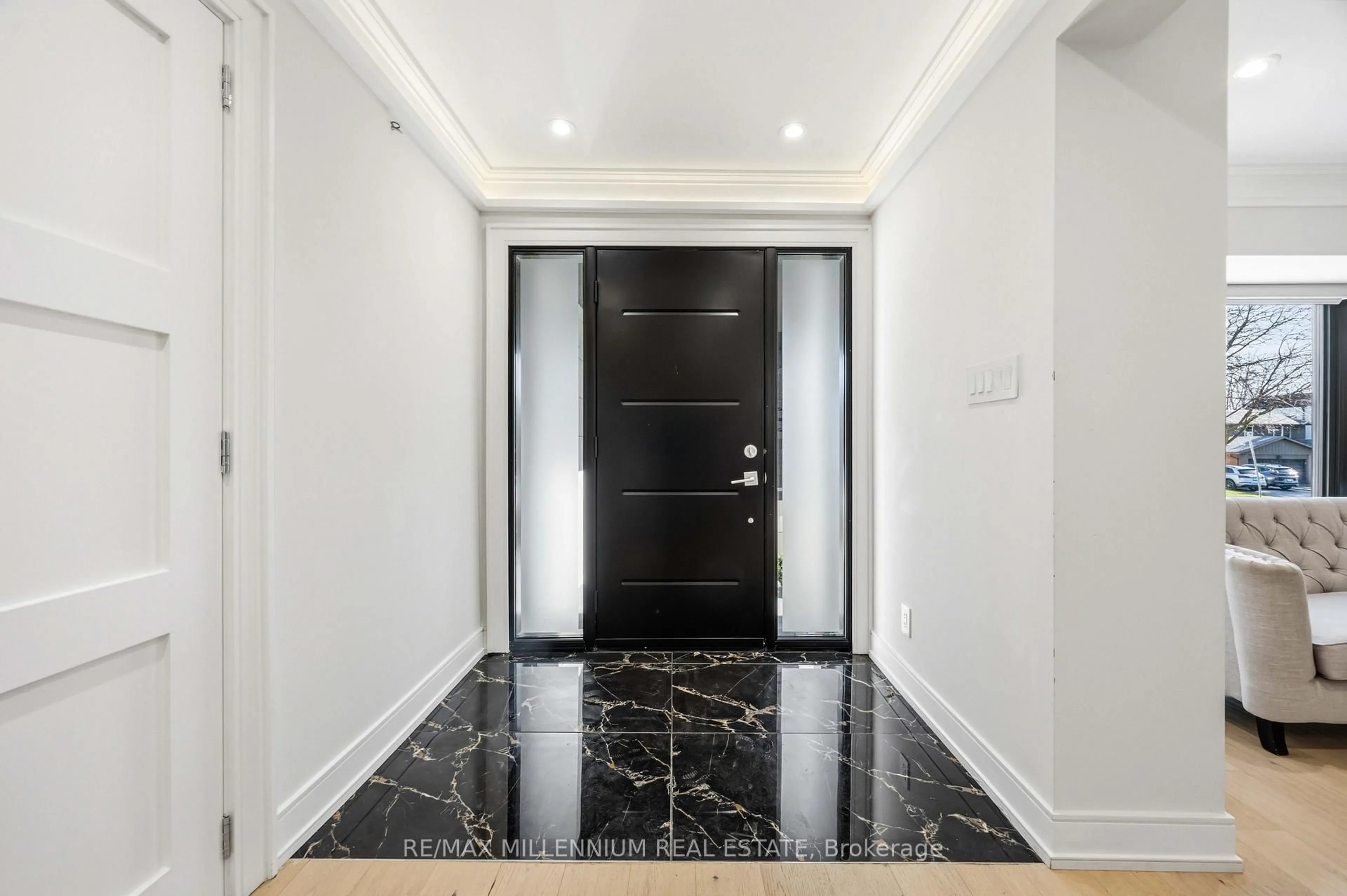 Indoor foyer for 14 Portree Cres, Markham Ontario L3T 3G2