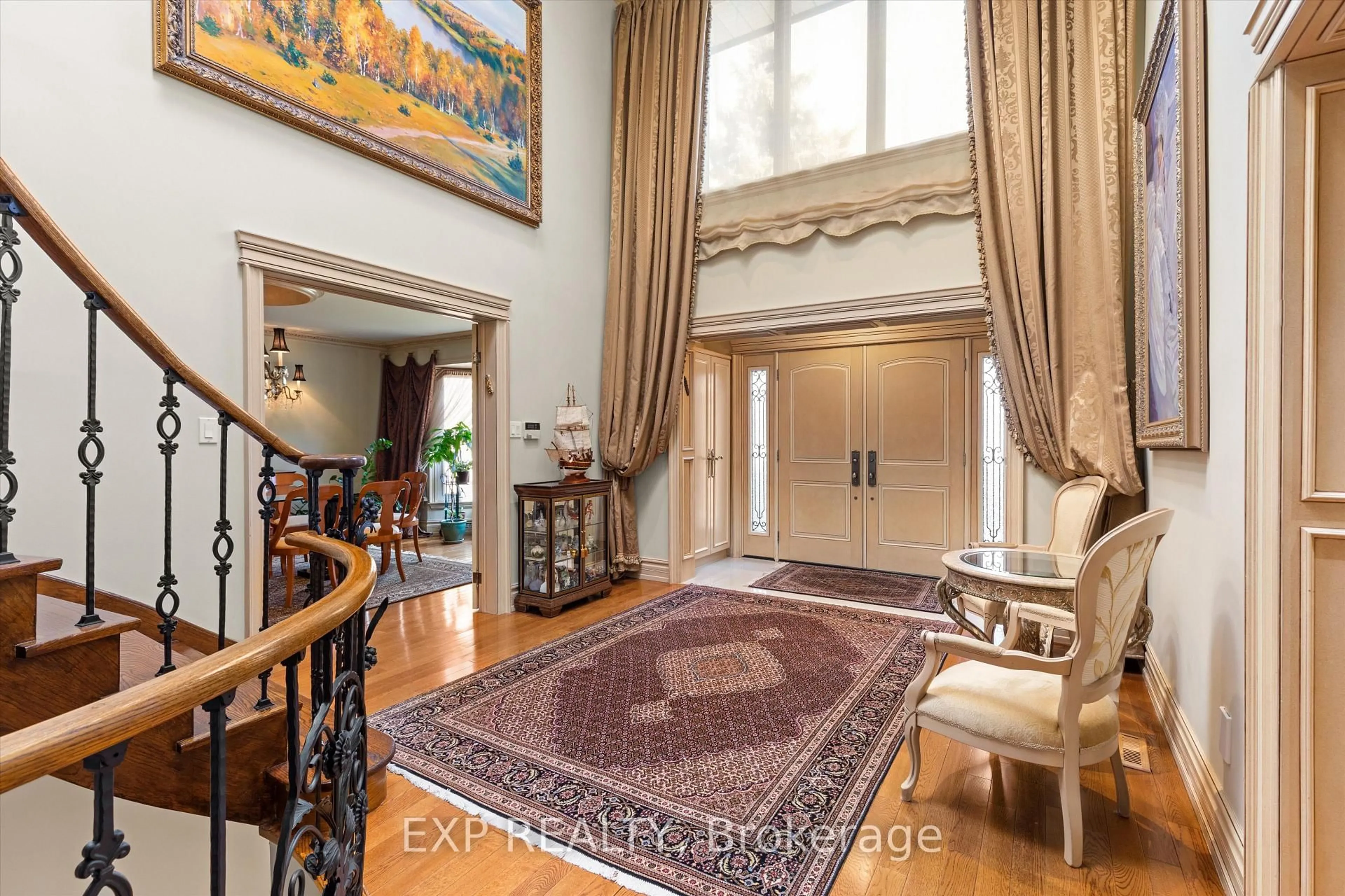 Indoor foyer for 129 Rose Green Dr, Vaughan Ontario L4J 4R6