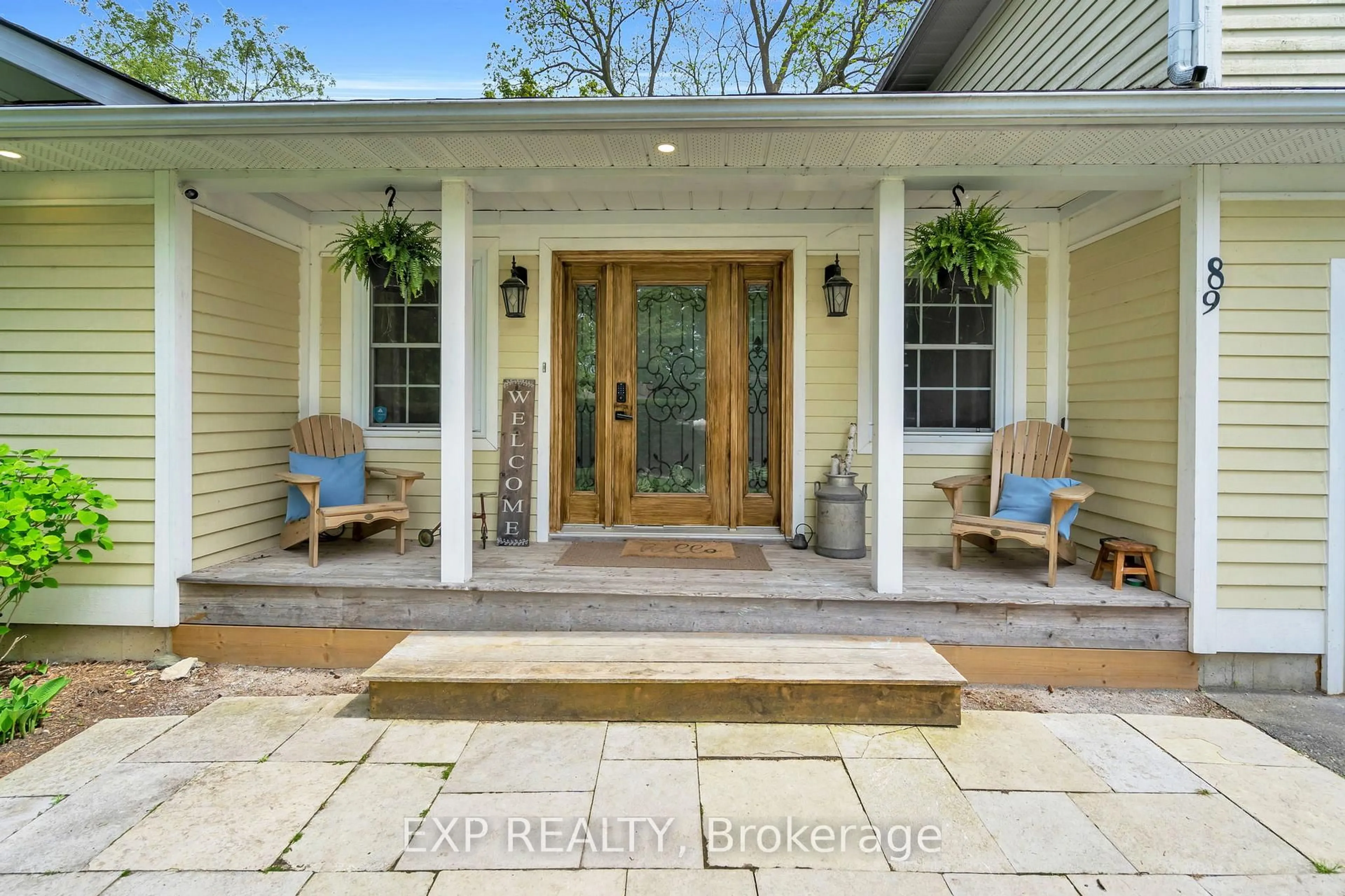 Indoor entryway for 89 River St, Georgina Ontario L0E 1R0