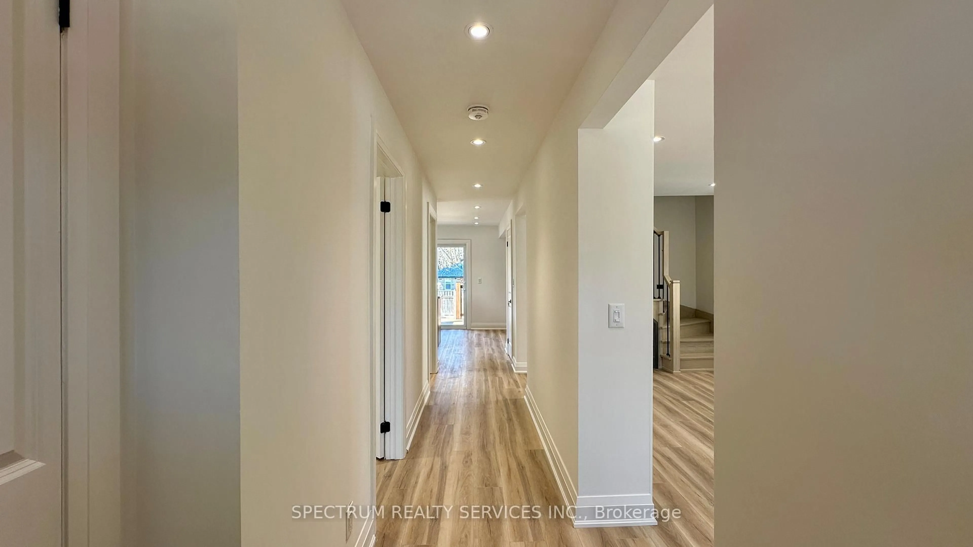 Indoor foyer for 36 Queen St, New Tecumseth Ontario L0G 1W0