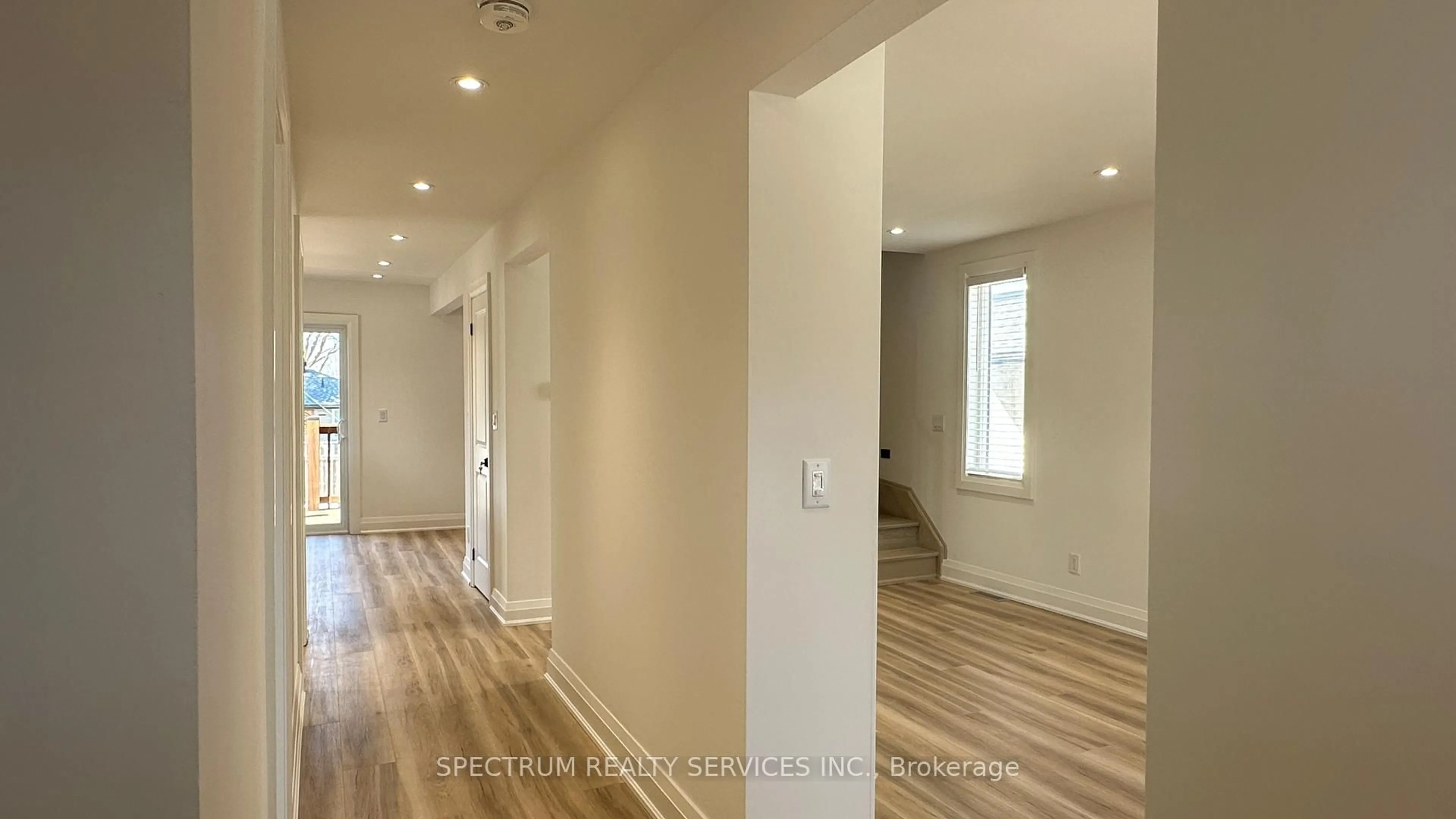 Indoor entryway for 36 Queen St, New Tecumseth Ontario L0G 1W0