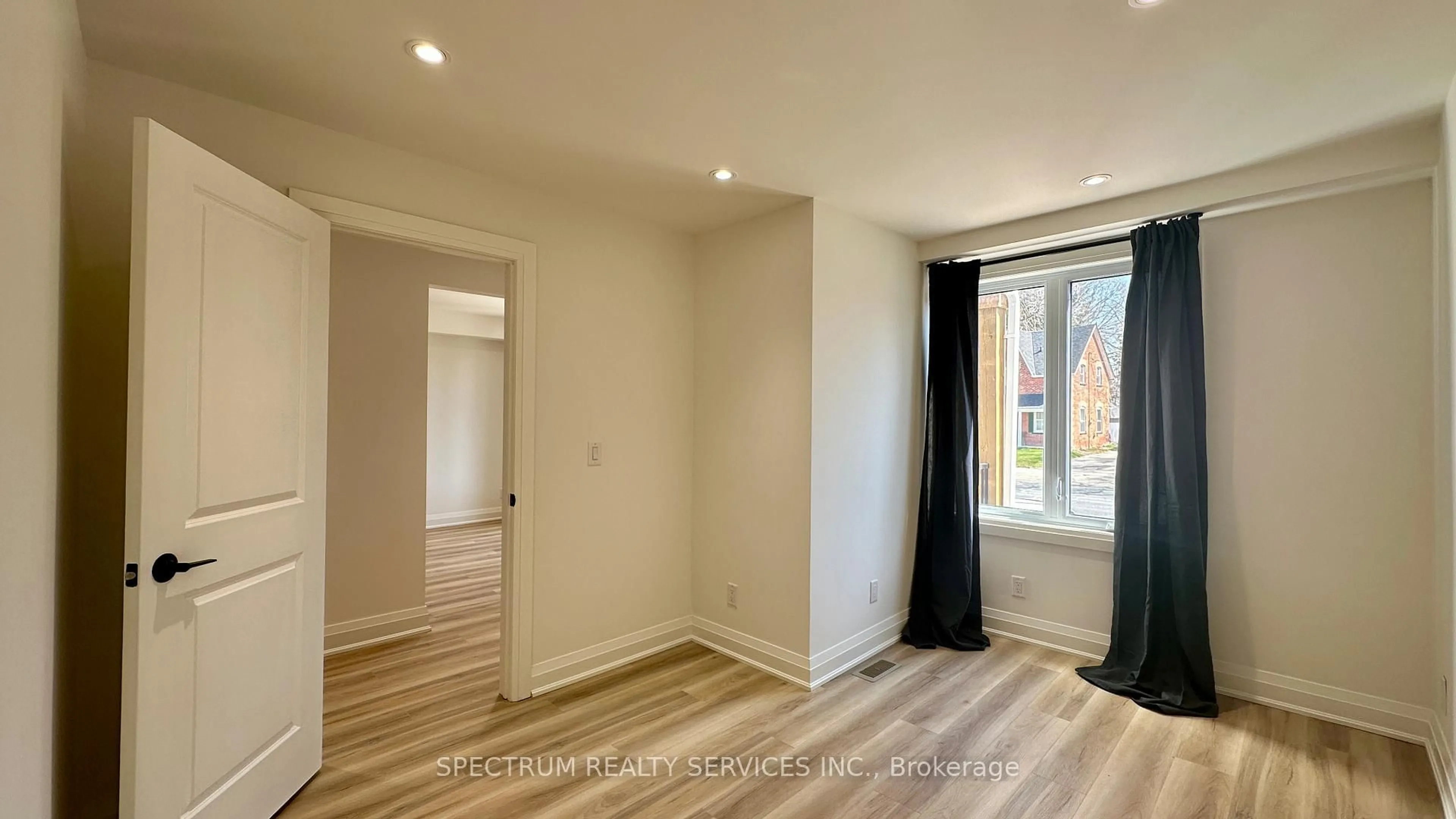 A pic of a room for 36 Queen St, New Tecumseth Ontario L0G 1W0