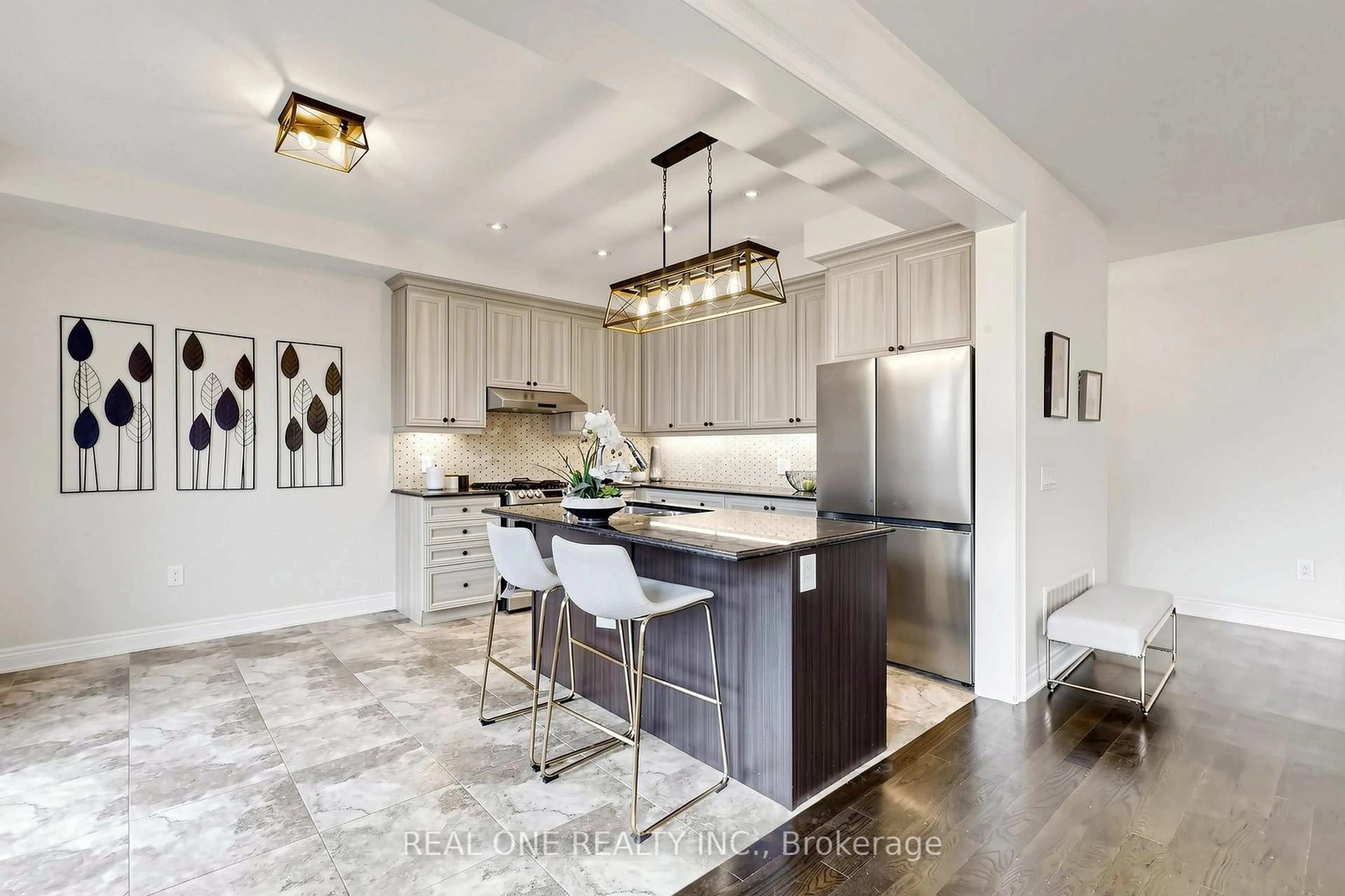 Open concept kitchen, ceramic/tile floor for 26 Mondial Cres, East Gwillimbury Ontario L0G 1R0