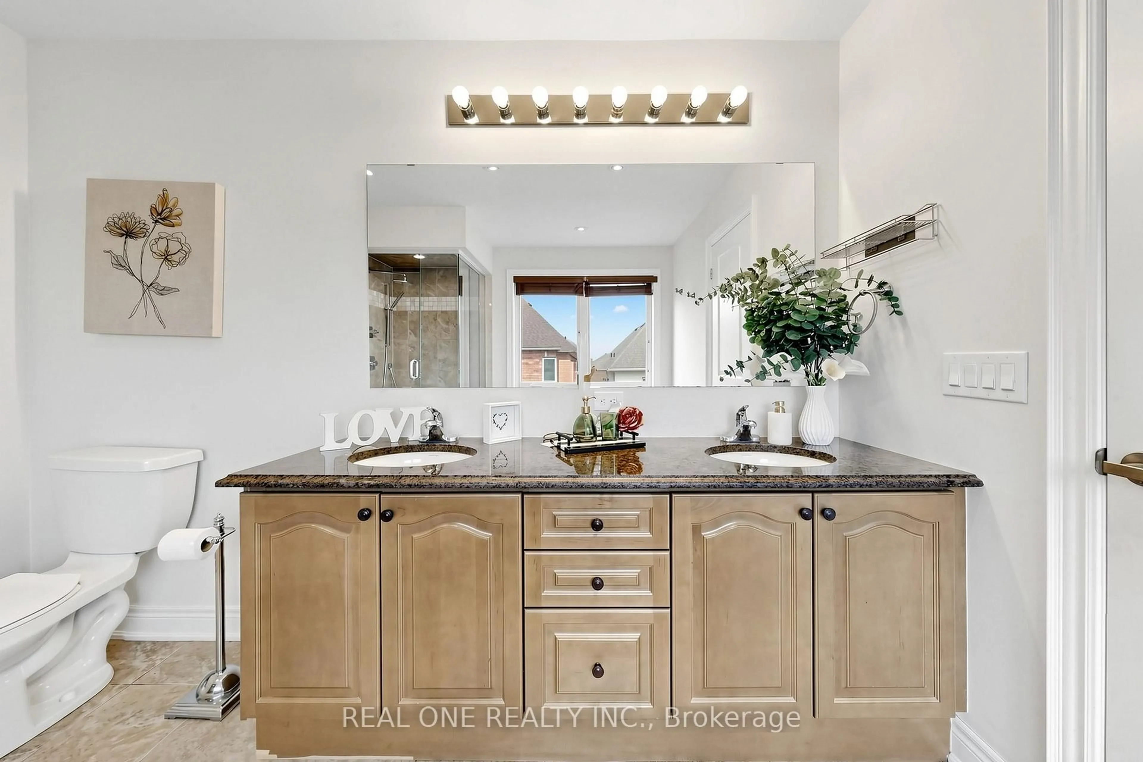 Contemporary bathroom, ceramic/tile floor for 26 Mondial Cres, East Gwillimbury Ontario L0G 1R0