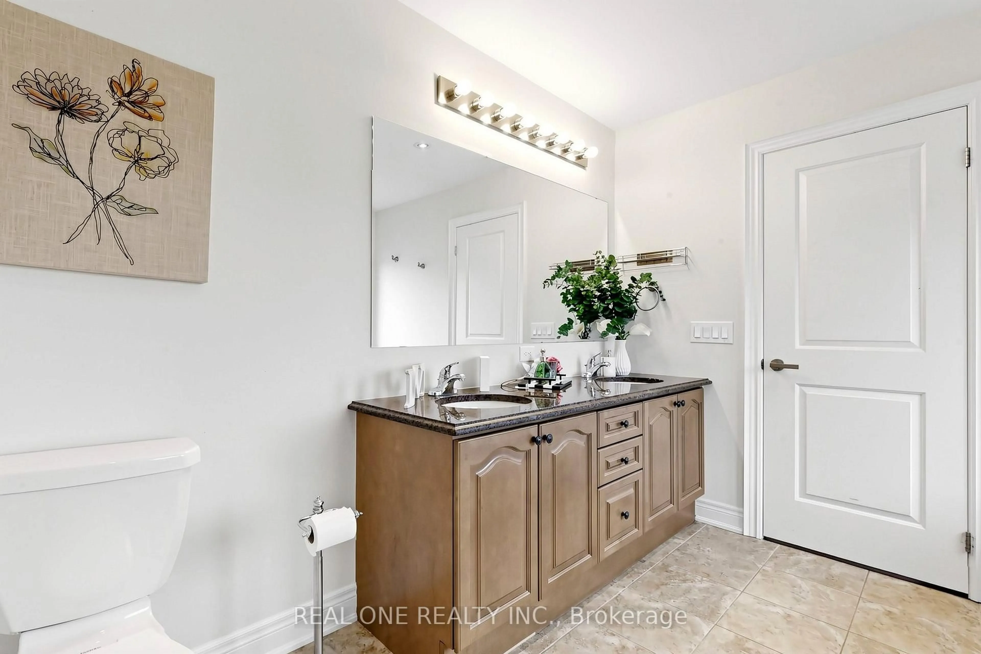 Contemporary bathroom, ceramic/tile floor for 26 Mondial Cres, East Gwillimbury Ontario L0G 1R0