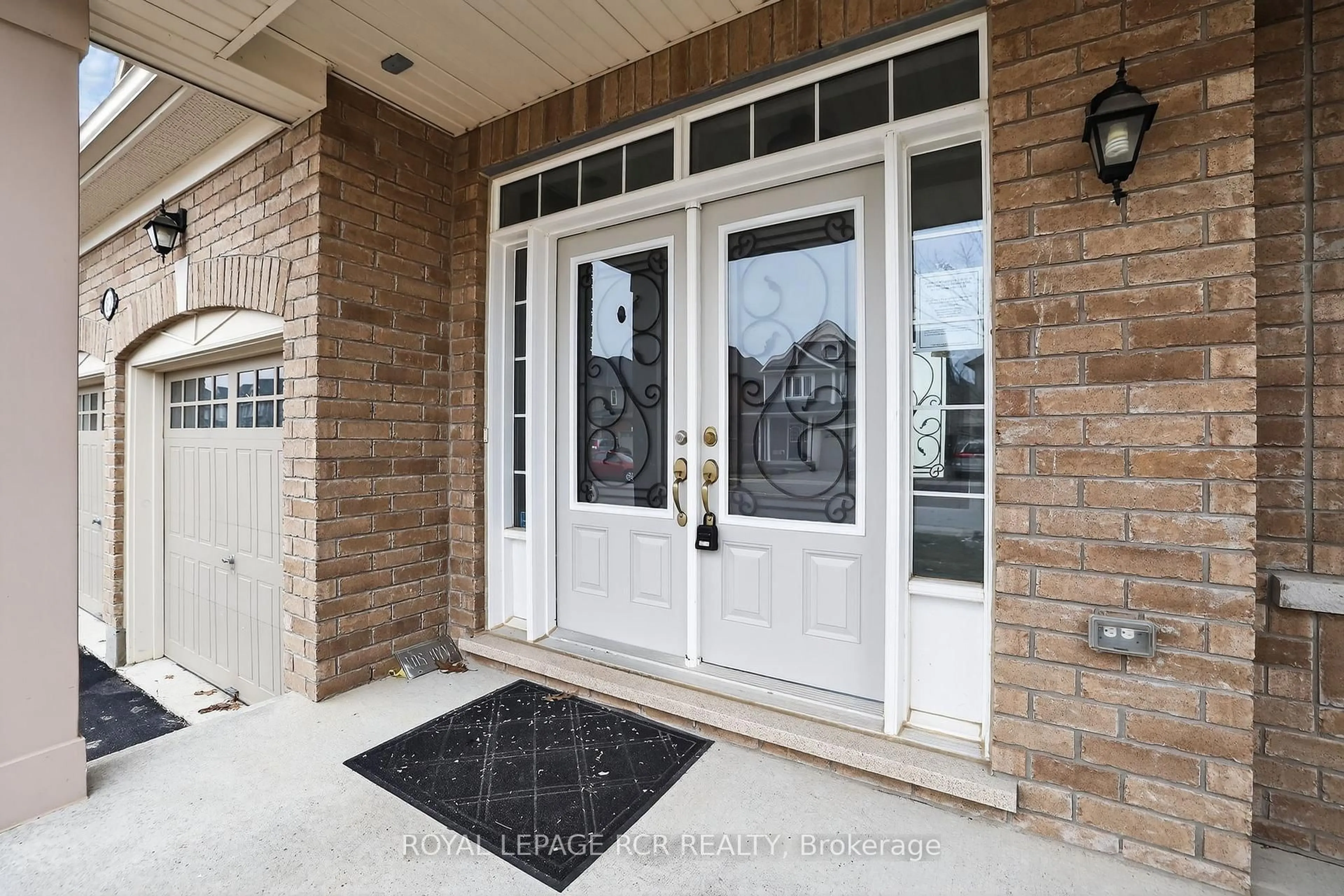 Indoor entryway for 82 Lampkin St, Georgina Ontario L0E 1R0