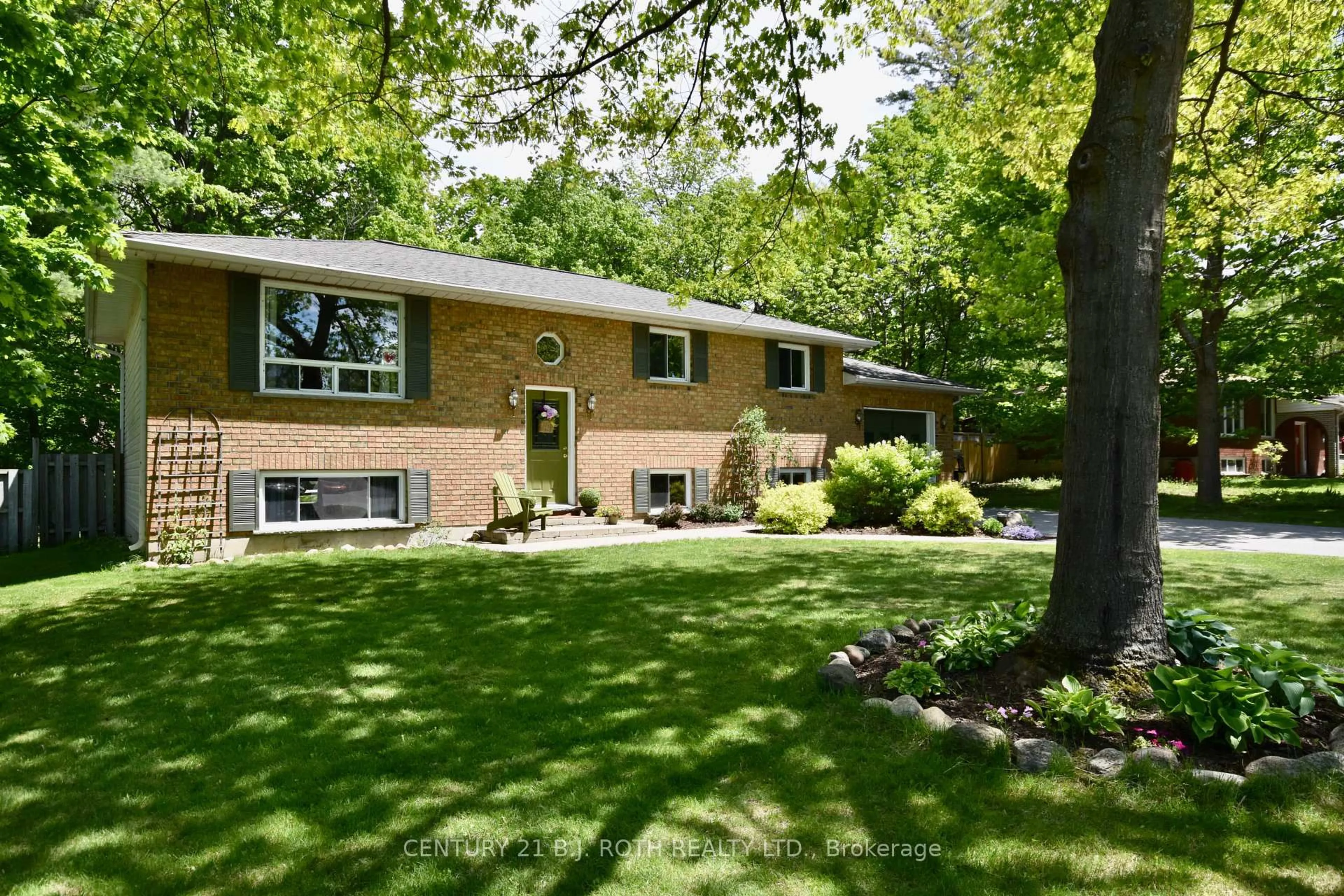 Home with brick exterior material, street for 3861 East St, Innisfil Ontario L9S 2L9