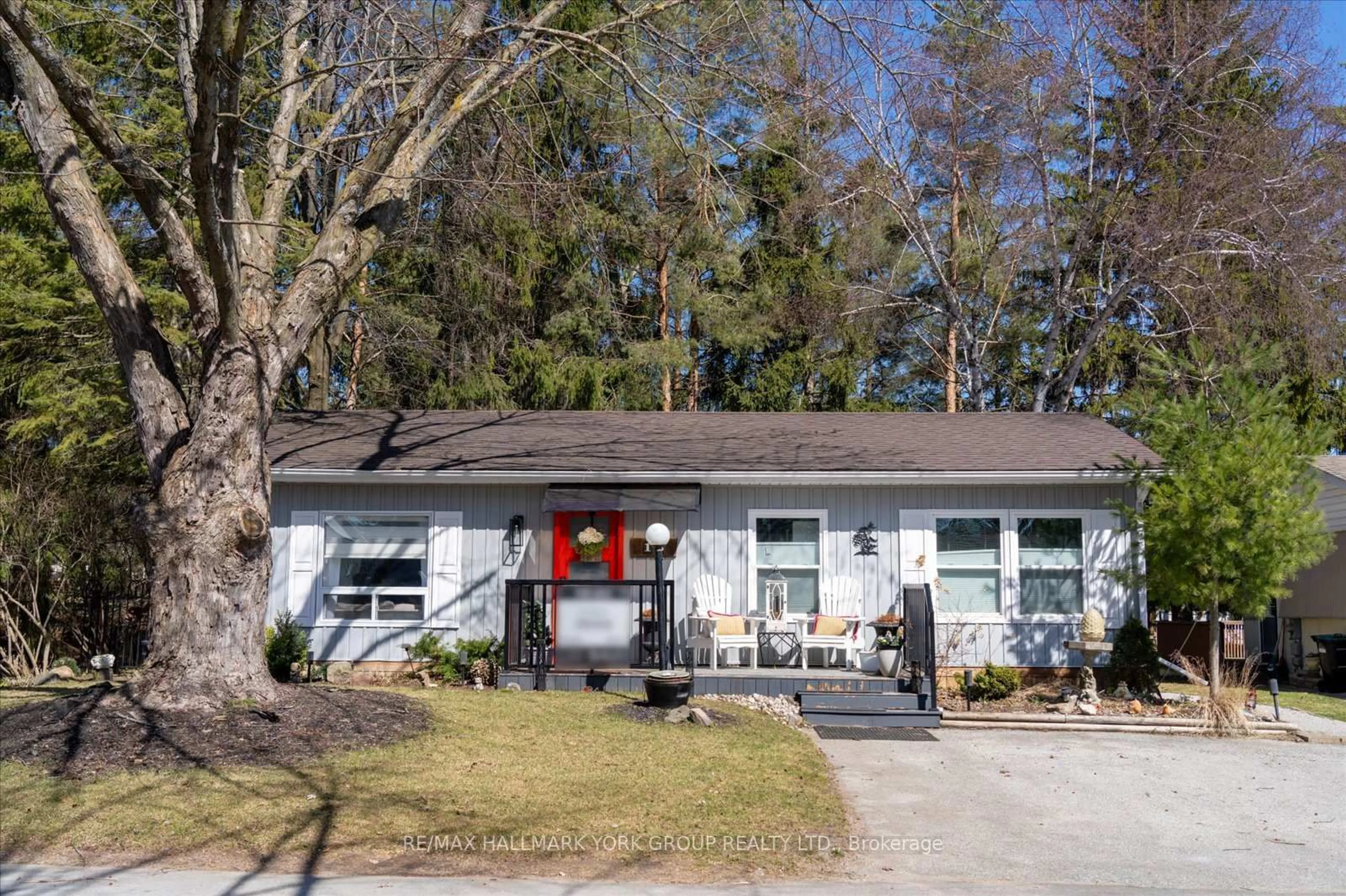 Home with vinyl exterior material, street for 18 Cherrywood Lane, Innisfil Ontario L9S 1M6