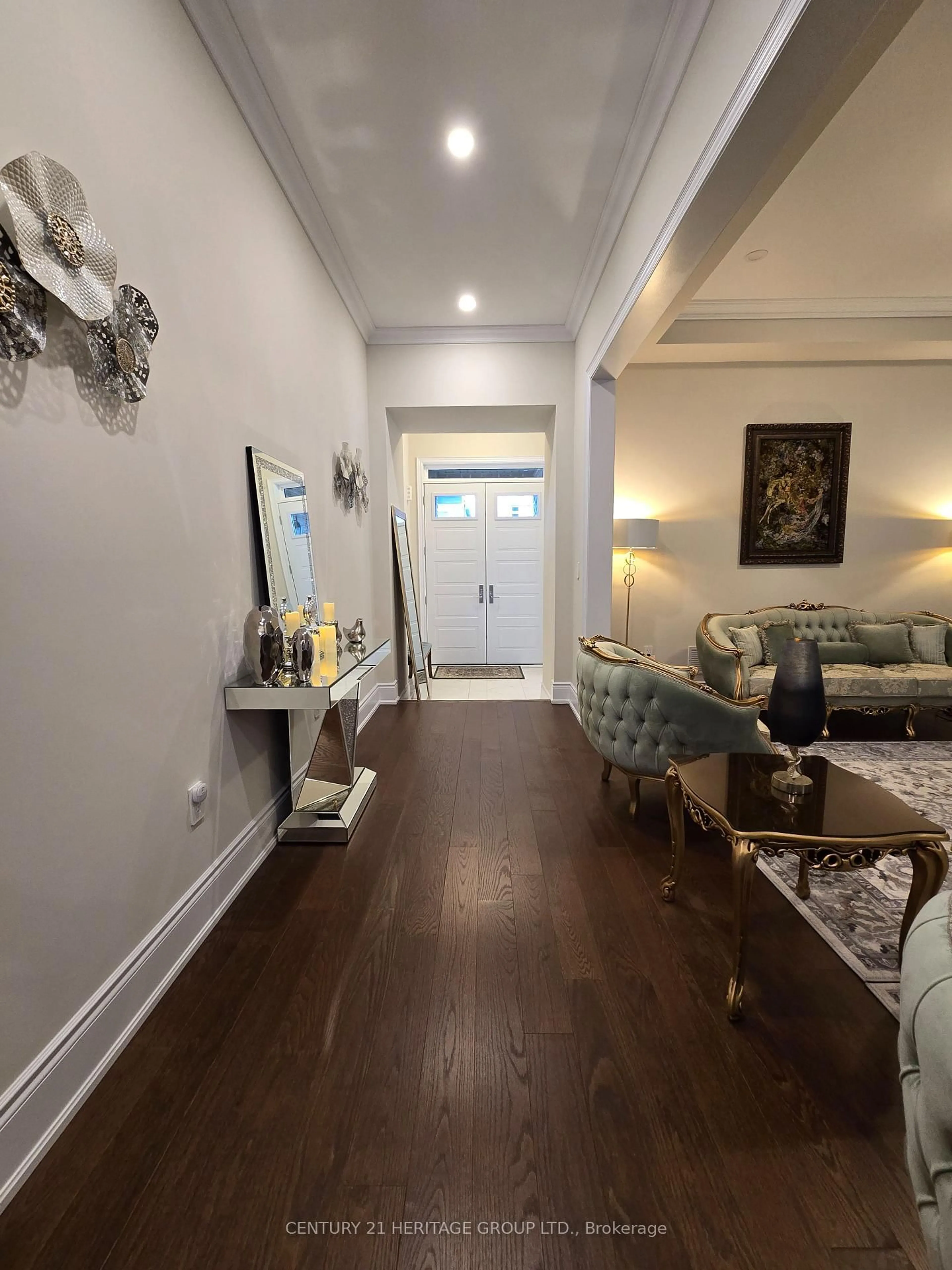 Indoor entryway for 20 Sweet Gale Cres, Richmond Hill Ontario L4E 1K1