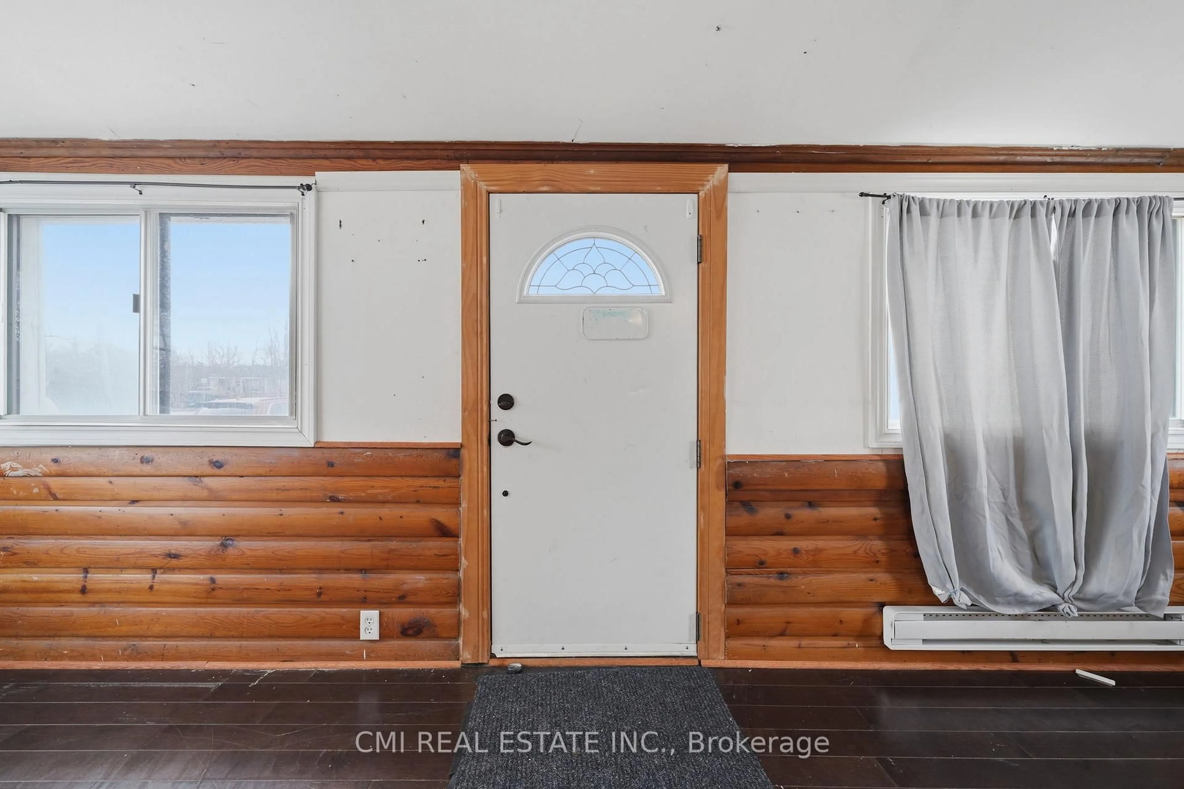 Indoor entryway for 795 Third Ave, Georgina Ontario L0E 1S0
