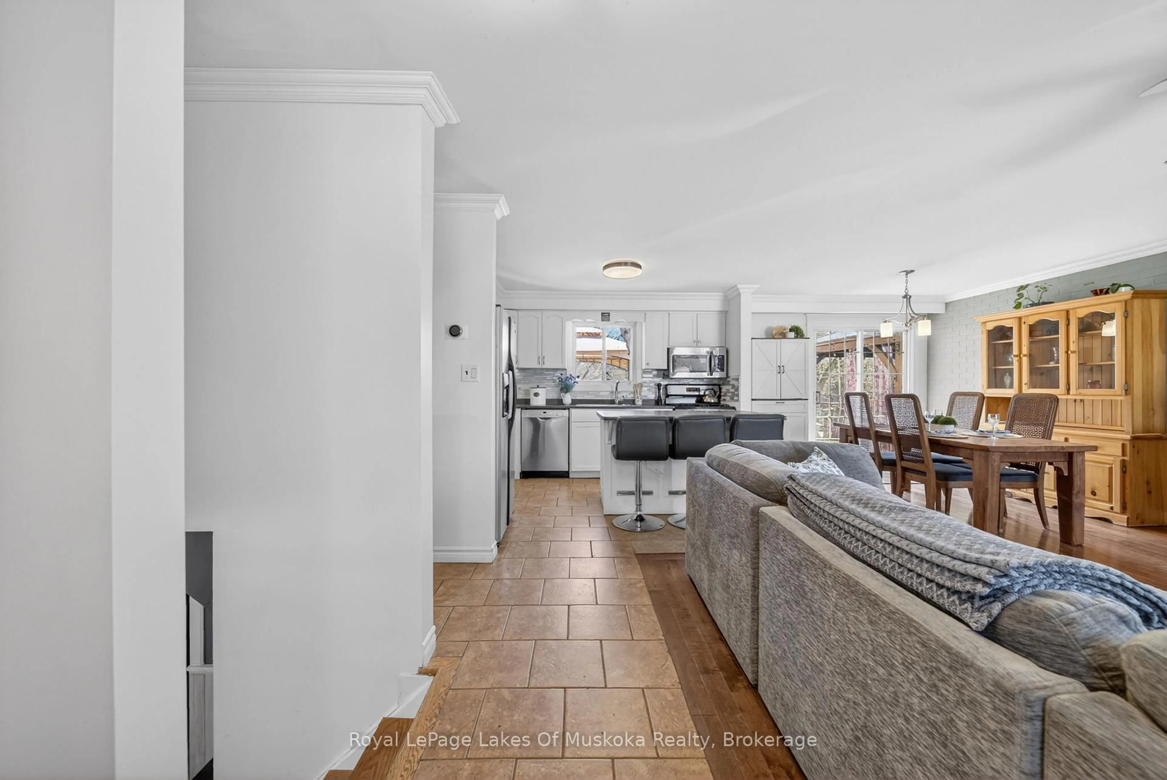 Open concept kitchen, ceramic/tile floor for 271 Lakeland Cres, Brock Ontario L0K 1A0