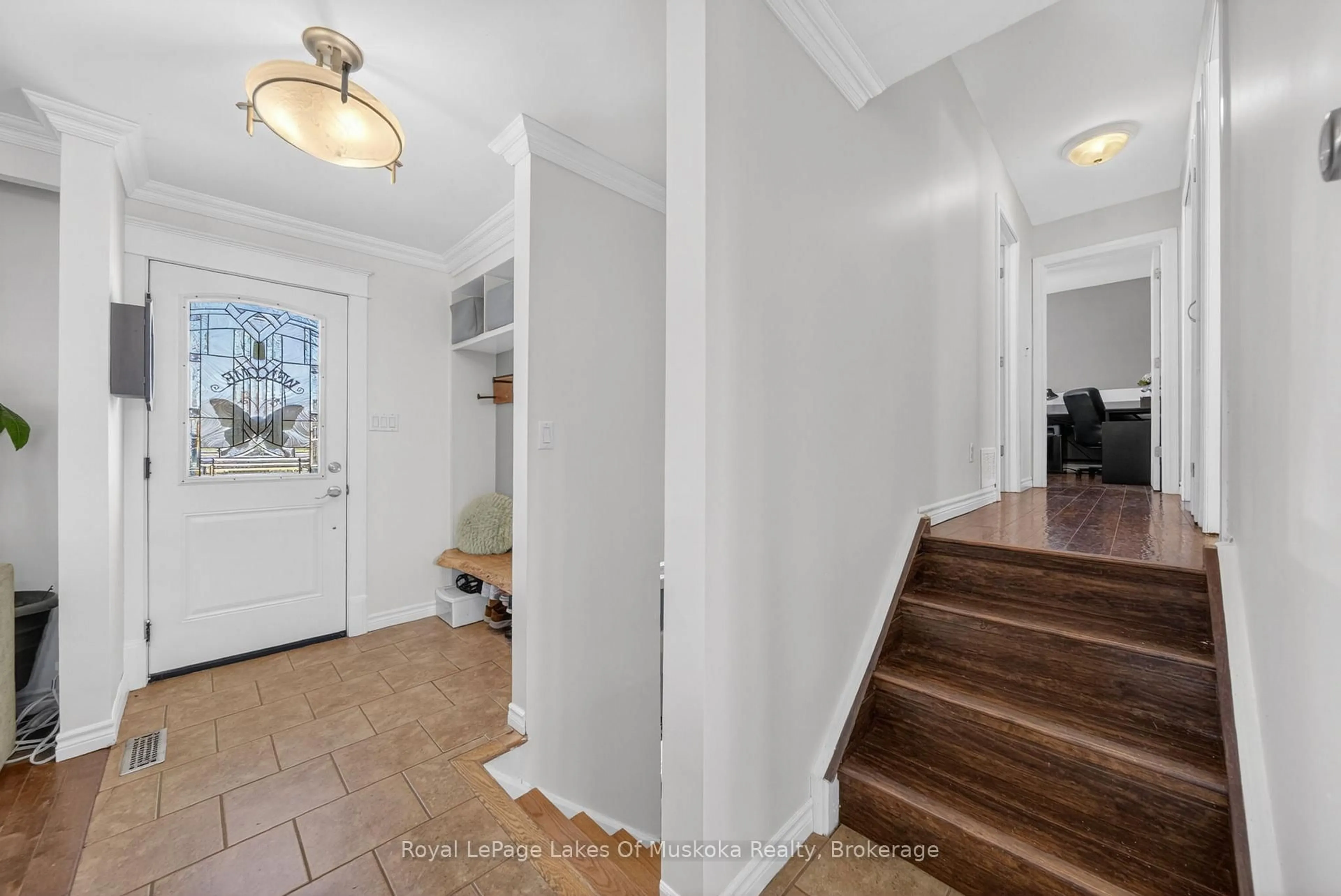 Indoor entryway for 271 Lakeland Cres, Brock Ontario L0K 1A0