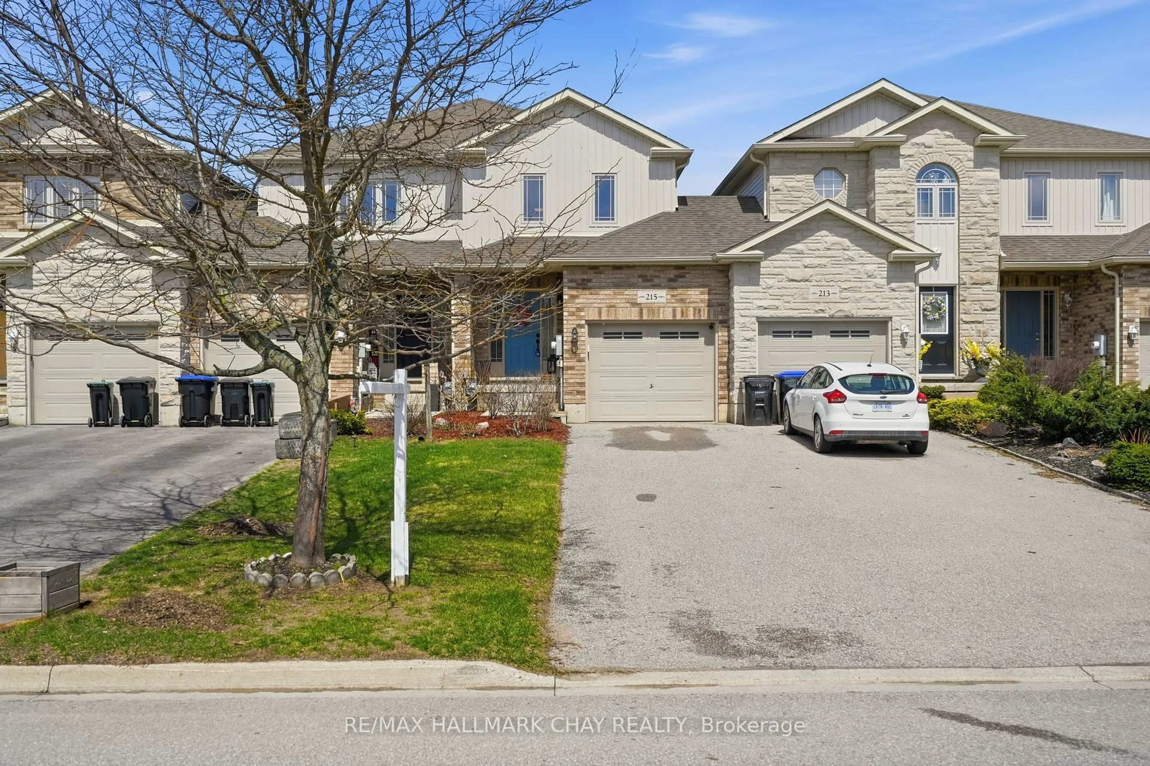 A pic from outside/outdoor area/front of a property/back of a property/a pic from drone, street for 215 Banting Cres, Essa Ontario L3W 0P8